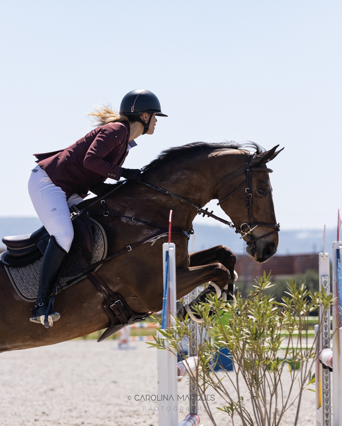 &ldquo;If you&rsquo;re riding a horse you love, you already won&rdquo; 🍀 I must confess this is one of my favorite quotes and I really relate to it 

Current show:
🐴 Spring MET Oliva
📍 15-27.04.25
__________

Sarah Benharrouche &amp; Imagine Vh Be