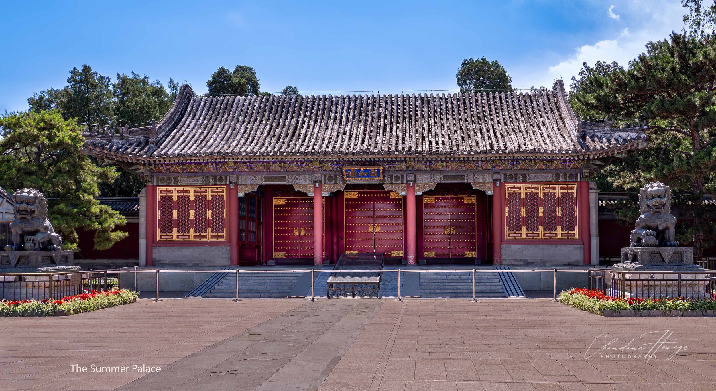 The East Palace Gate(Donggongmen) - The grand main entrance to the Summer Palace.
First built in 1750 during the reign of the Qianlong Emperor and was later rebuilt in the 19th century. 
The gold-lettered signboard reads "Summer Palace" (颐和园). The ca
