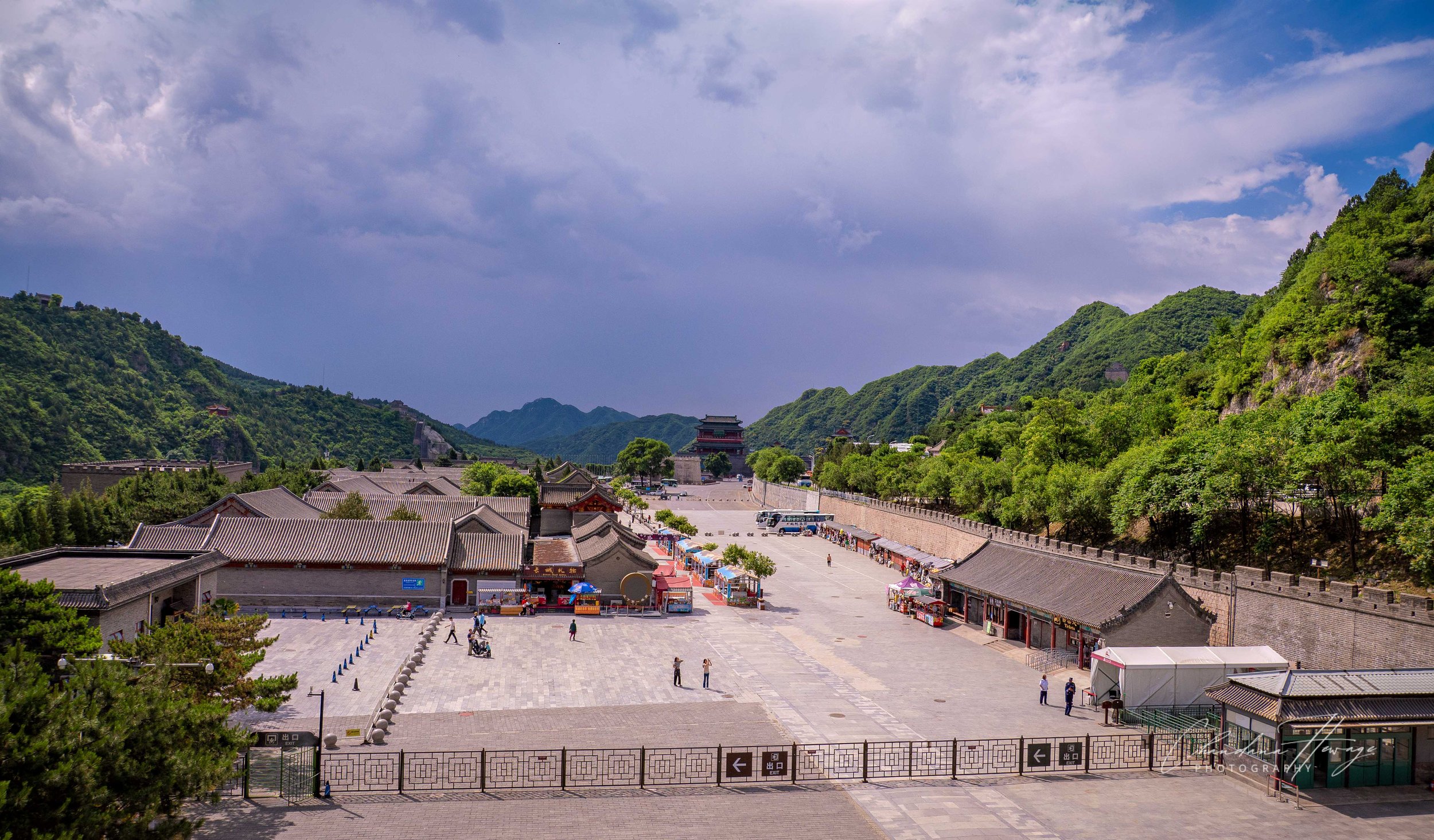 The morning drizzle made the temperature cooler.
This is the main entrance to the Juyongguan Great Wall.
Located in the Changping District, about 60 Km north of Beijing. Juyongguan is a massive, circular fortress nestled deeply within a rugged mounta