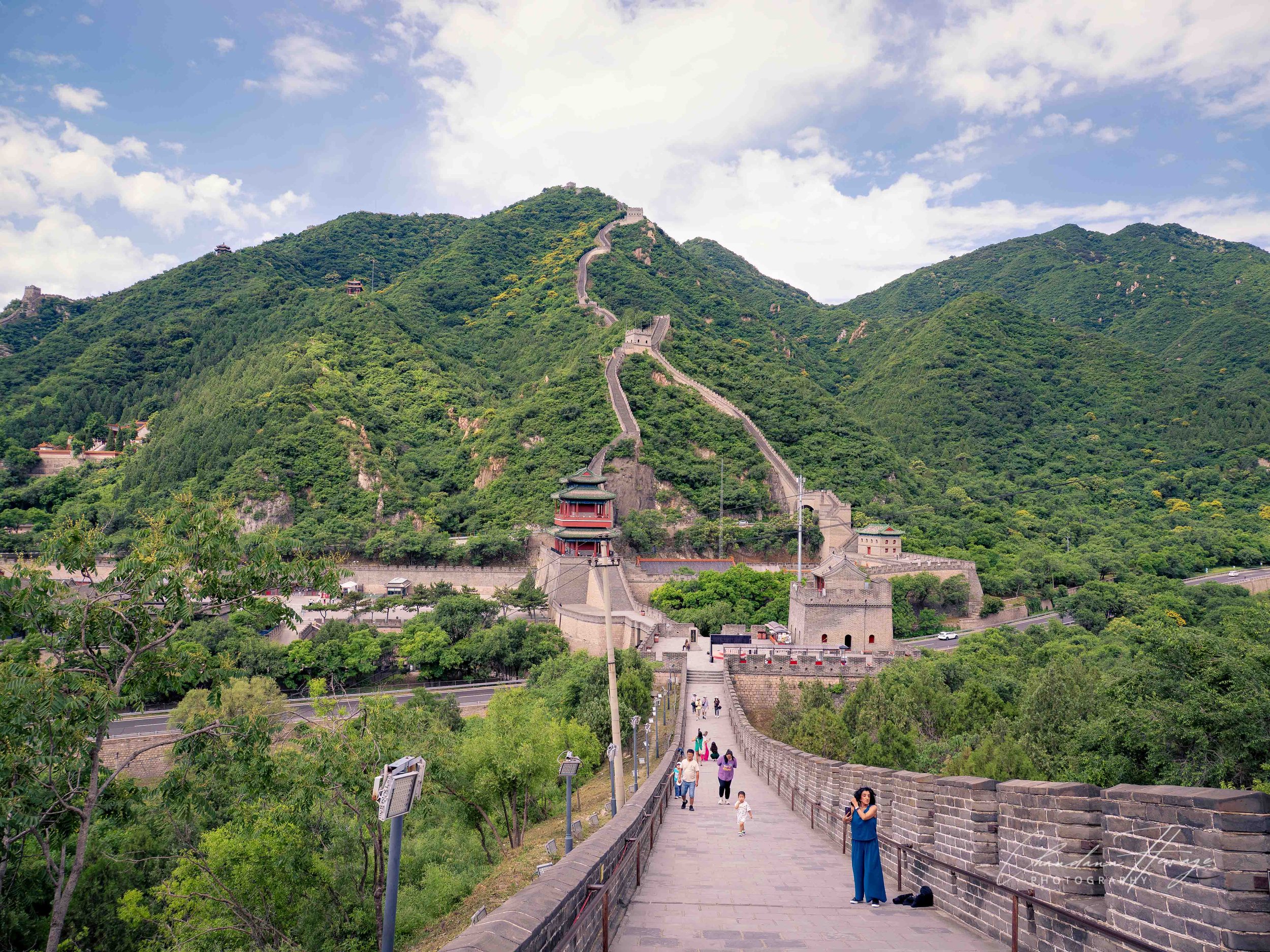 A part of the Juyongguan Great Wall loop.
Juyongguan is structured as a continuous, closed defense ring surrounding a central valley fort.
