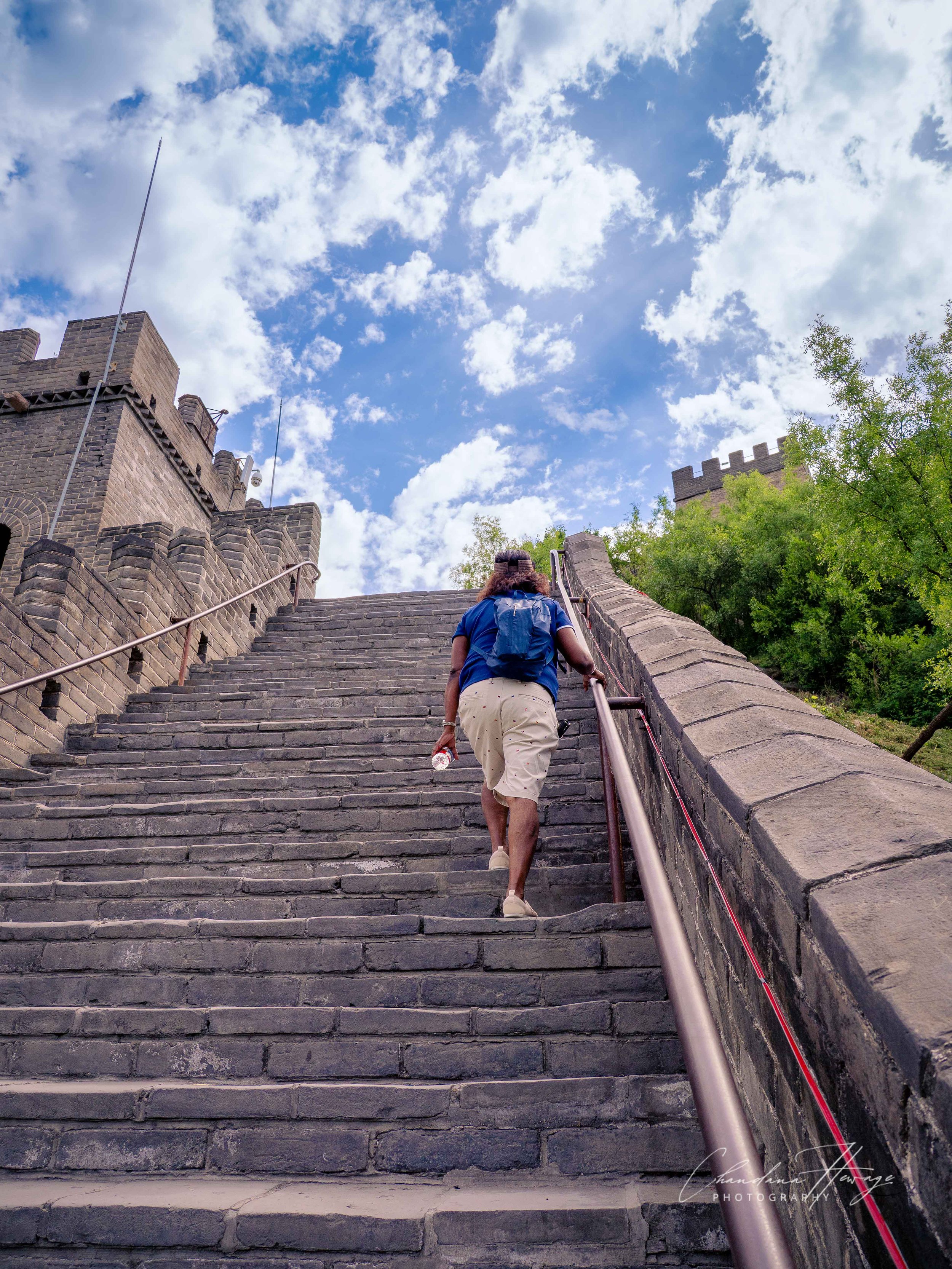 Nali is on a steep climb. The handrail is essential on the way back to maintain balance.
Only the left side of the wall is engineered here for the battle.