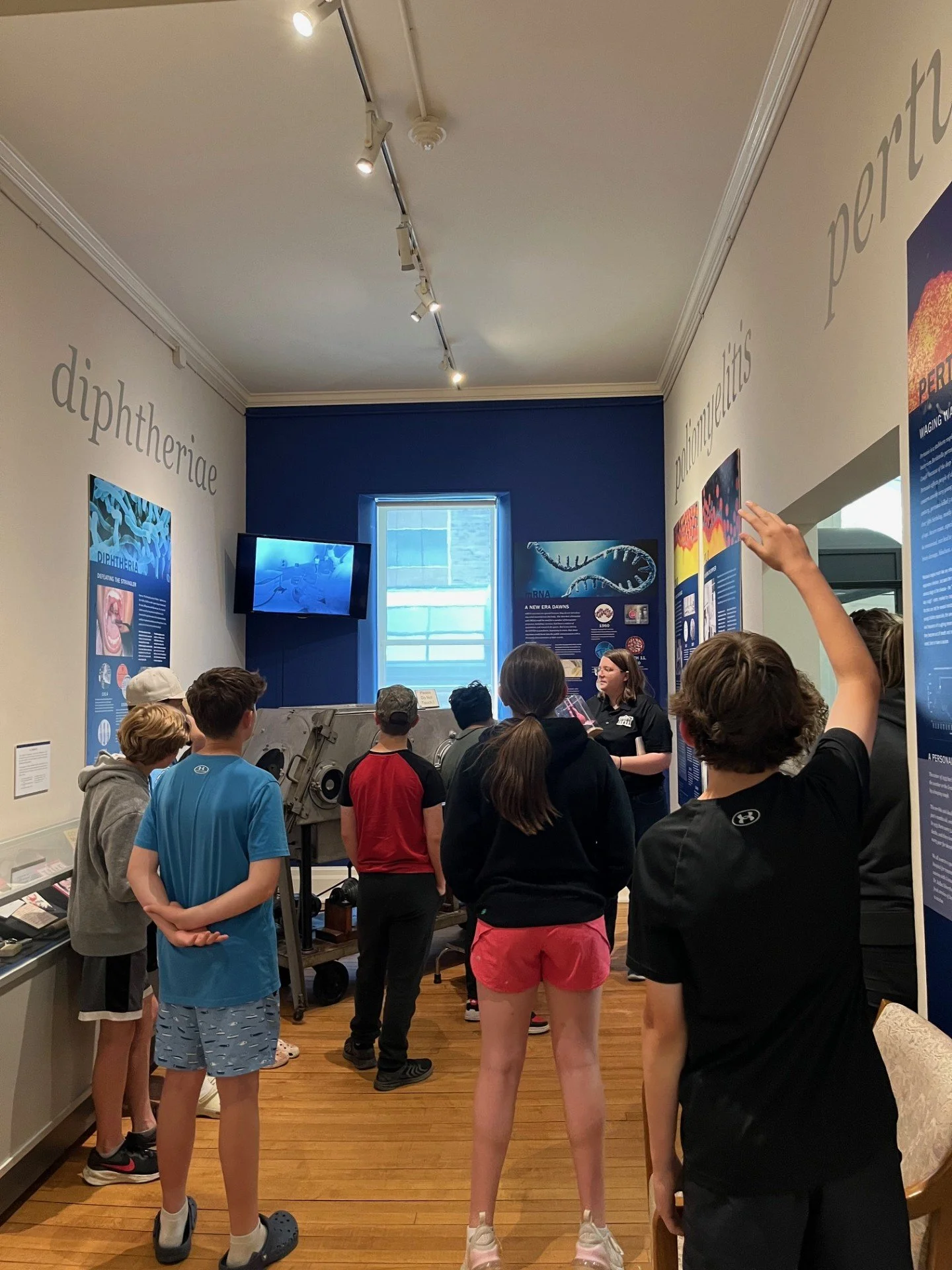 Guided Tours | Discover History Today—Book a Tour — Canadian Museum of ...