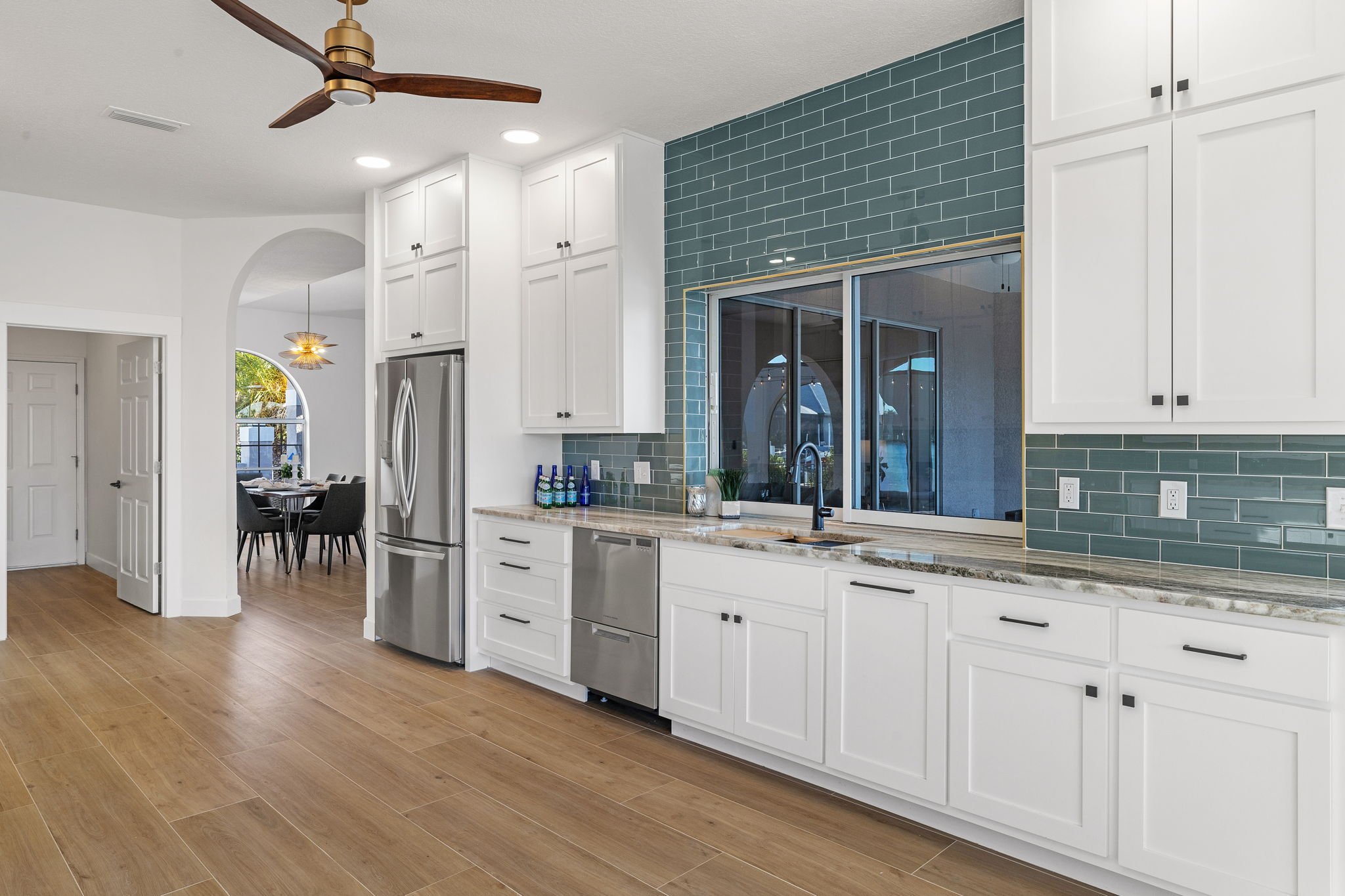 9-Kitchen (2).jpg