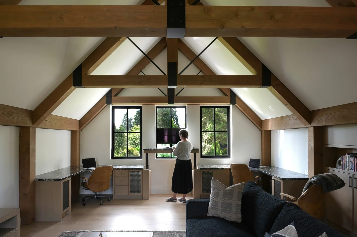 Sometimes you just have to stop and take it in — this office is one of those moments. The fir beam detail steals the show, grounding the space with warmth and character, while the  standing desk ties it all together perfectly. Every texture, ev