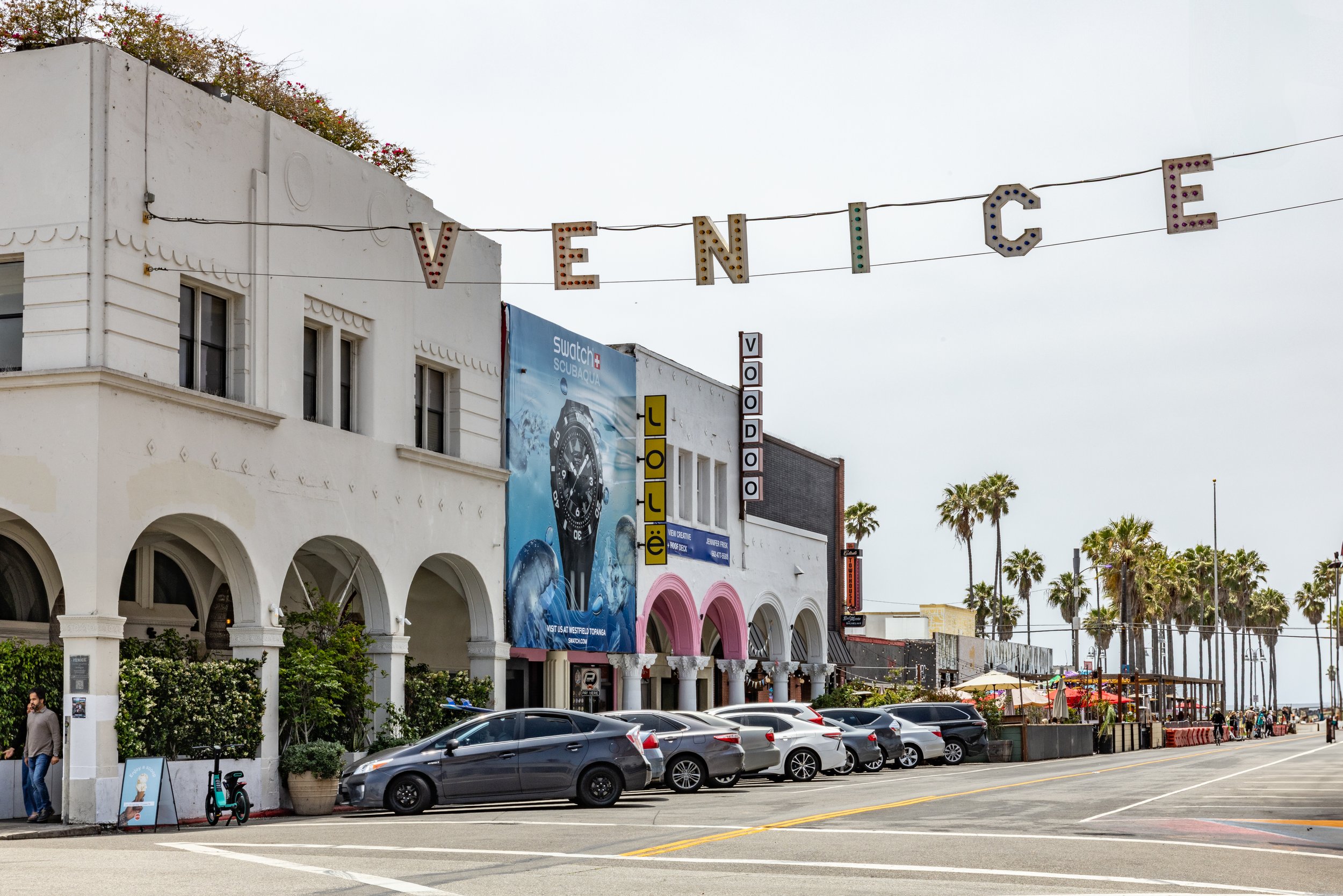 hospitality design of voodoo doughnuts in los angeles, venice beach location