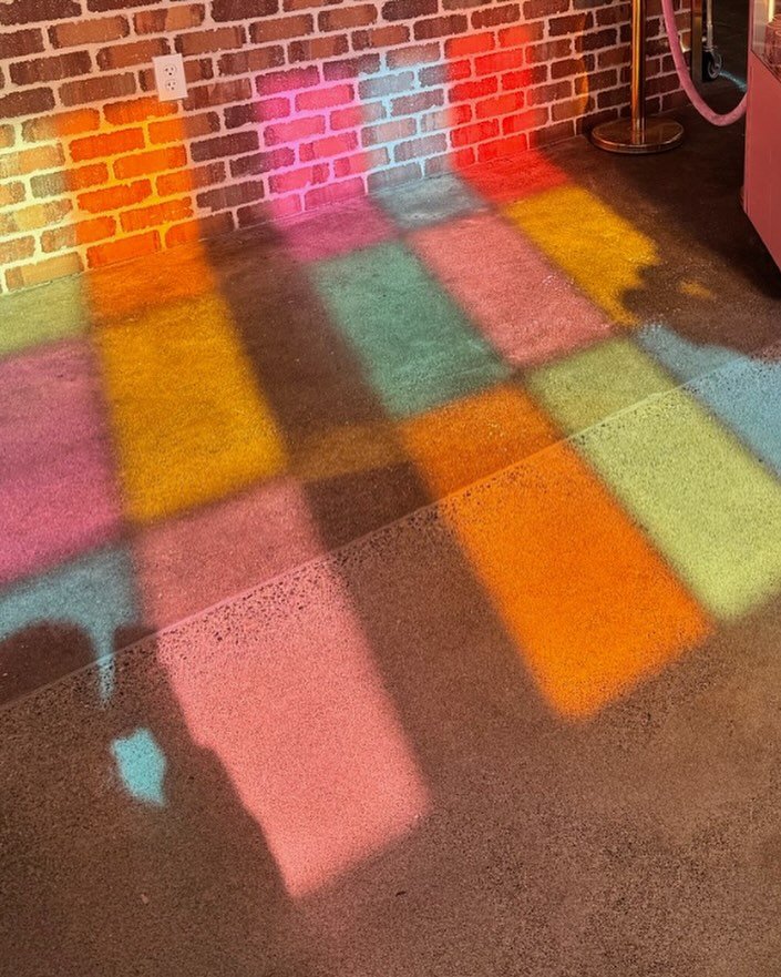 Golden hour at Voodoo Cap Hill ✨

#voodoo #seattle #design #details #magic #goldenhour #goodthingscomeinpinkboxes #caphill 

-
Moment captured at the Seattle Voodoo location. Link in bio for our full portfolio.
@voodoodoughnut