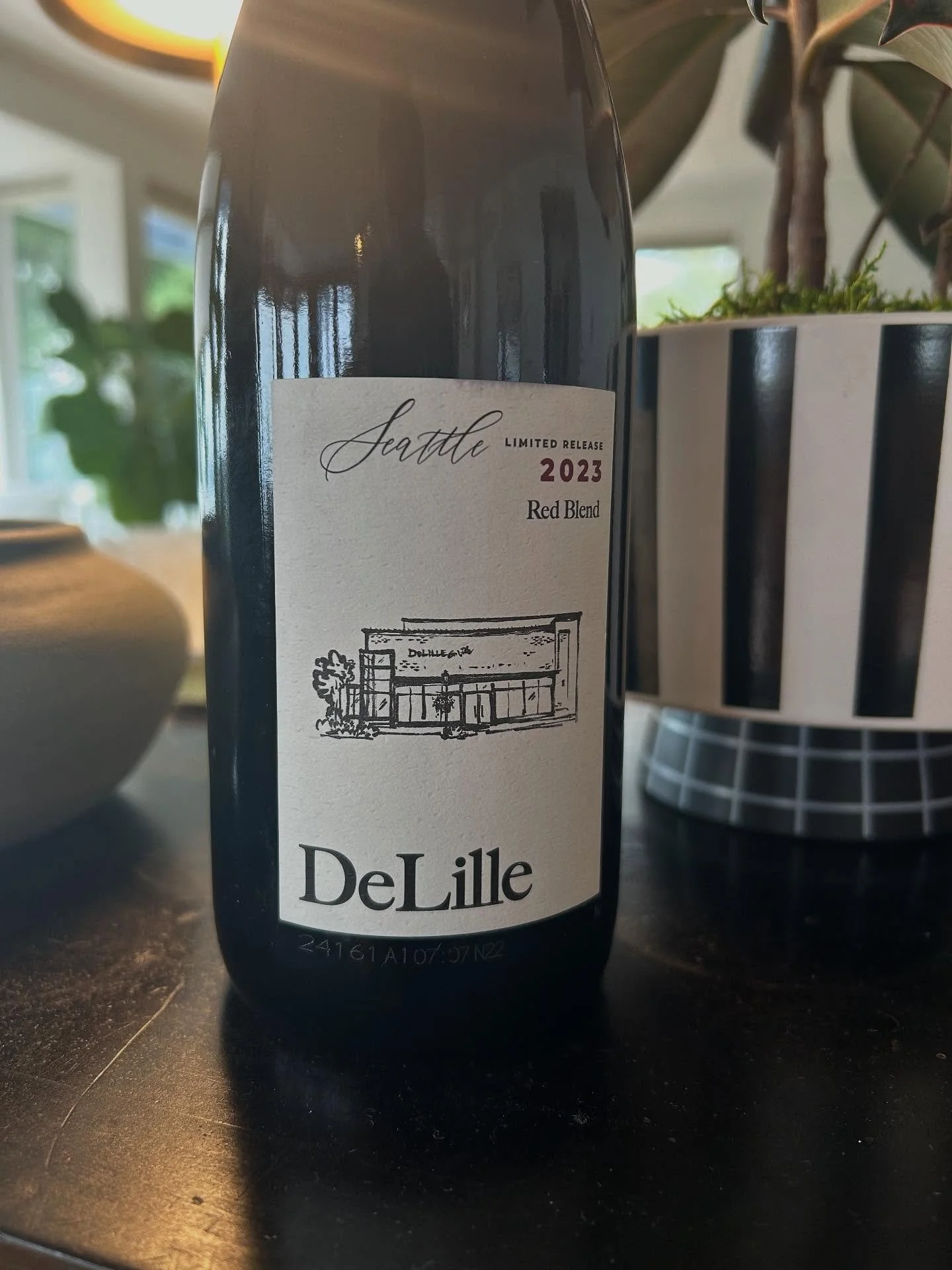 Seeing the new DeLille brand elements coming together in the wild has us SO excited. Swipe to see some illustration process. 

#branding #wine #illustration #packaging #dwsco #womenindesign