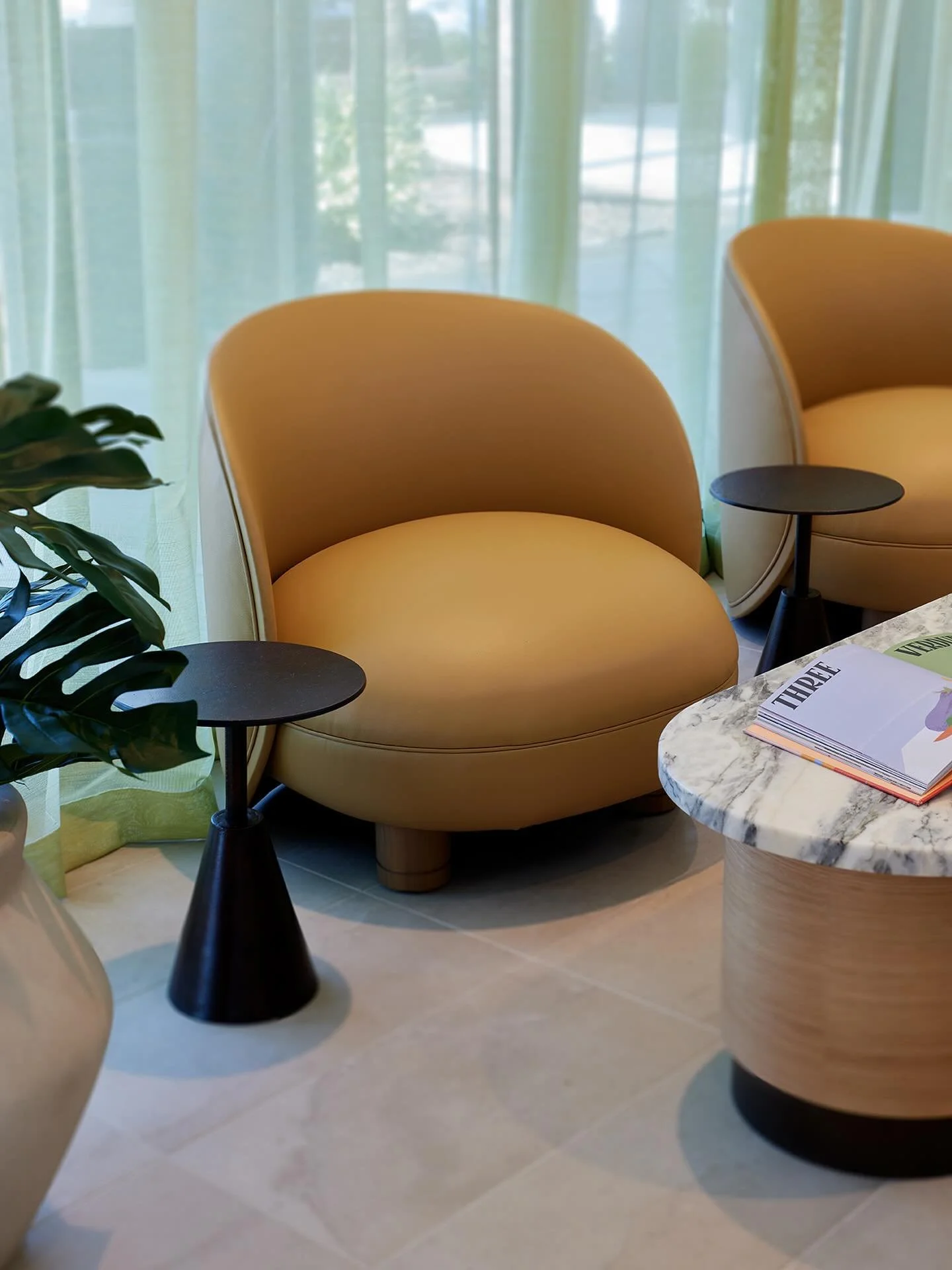 The perfect waiting room chair doesn&rsquo;t exis&mdash;

#design #sourcingteam #dwsco #ff&amp;e #chairsofinstagram 
-
📸: @ari.burling