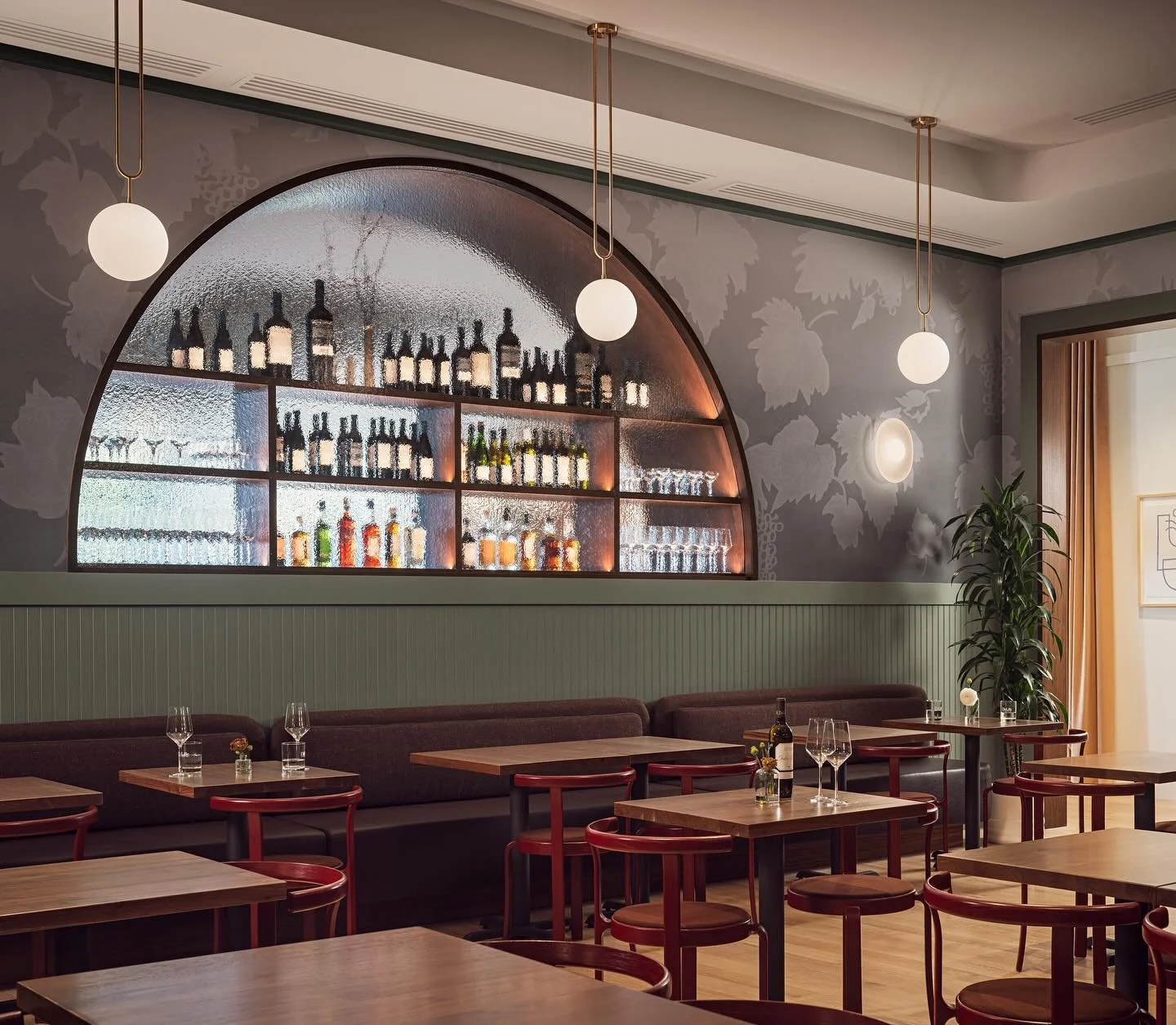 DeLille details, cont&rsquo;d: The dining room behind the bar is partly lit by the glow of the glass bar, providing a super cozy vibe. 

#backbar #interiordesign #bardesign #vibes #uvillage 
-
📸: @roehnerrr