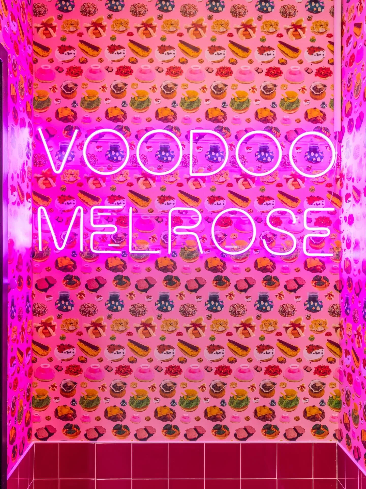 Material, pattern &amp; color play in retail hospitality reinforces brand awareness and also subtly builds behaviors. Blue is soothing and reassuring, yellow can lighten a mood, and pink implies energy, passion, confidence&hellip; and doughnuts. 

#i