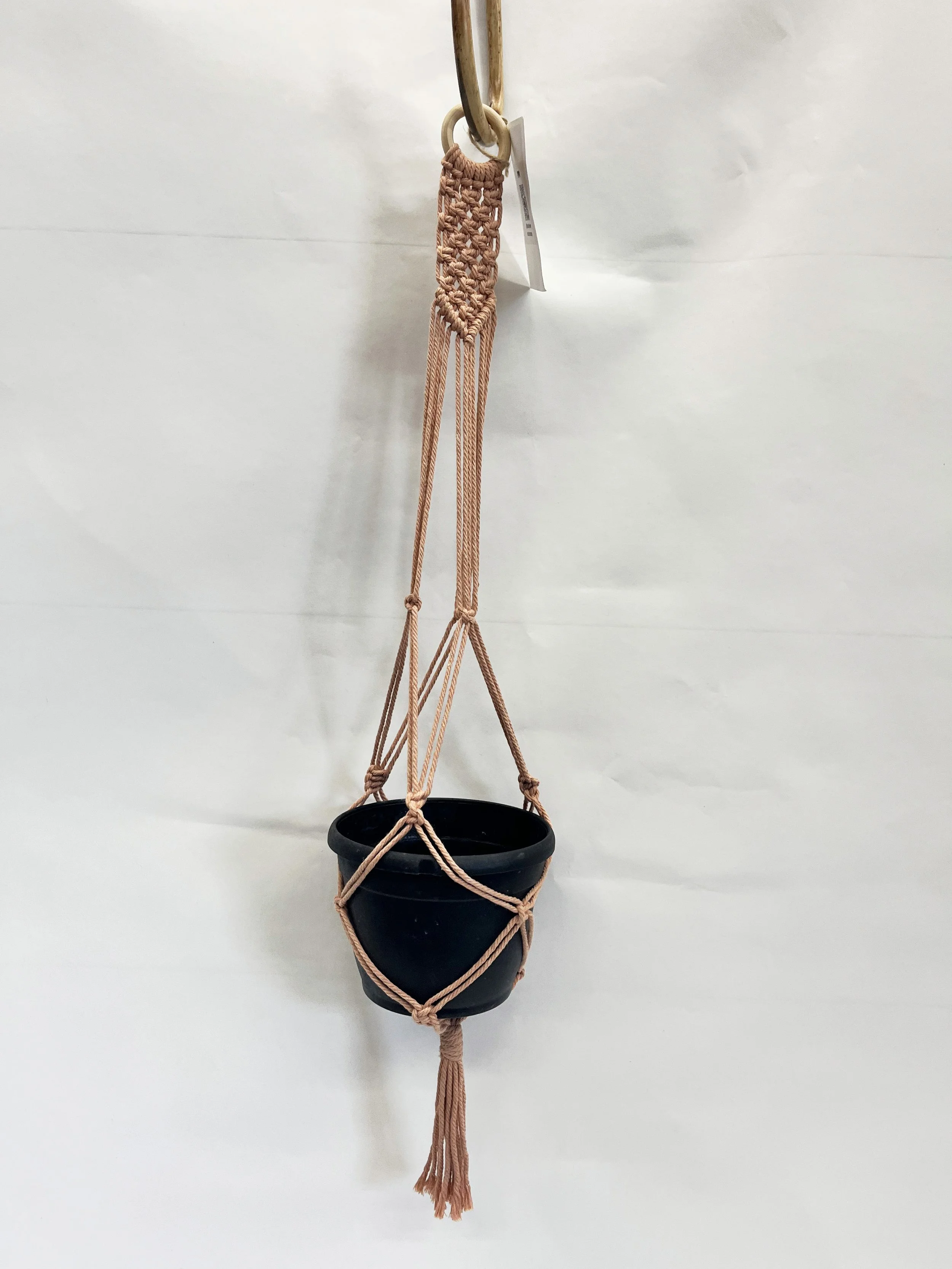 Macramé plant hanger