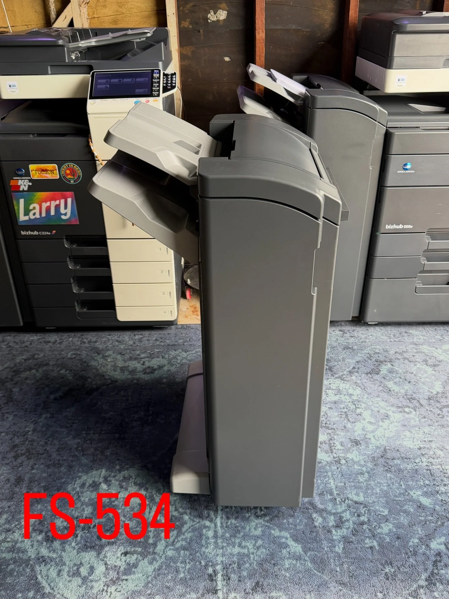 Konica Minolta FS-534 Finisher W/O Hole Punch Unit

Clean unit available &mdash; perfect for upgrading your Bizhub with stapling and finishing capability. Professionally handled and ready for its next setup.

Unit Cost 💲 650.00

📍 Pittsburg, CA 
💬