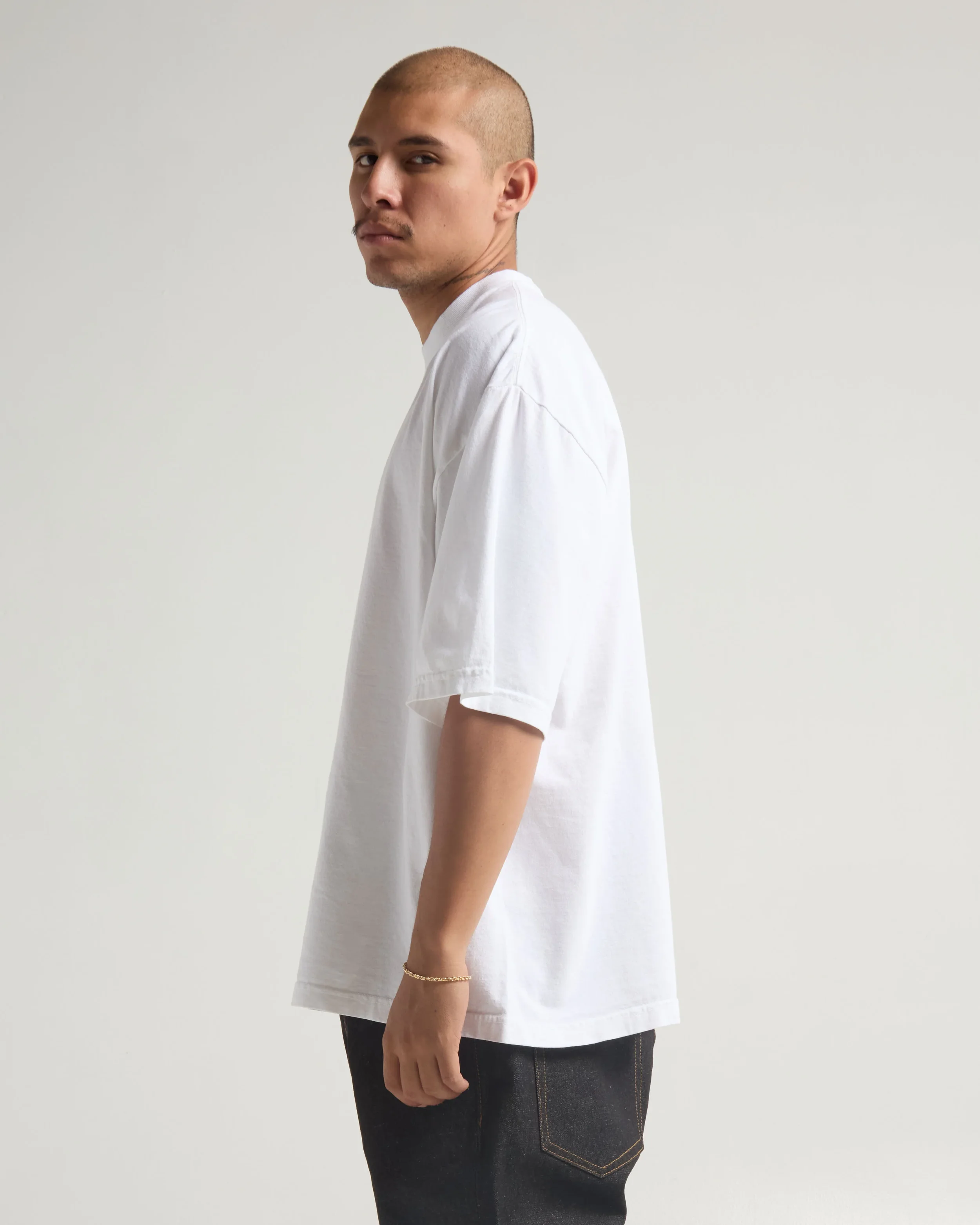 7_5_MaxHeavyweight_GarmentDye_dropshoulder_white_003.webp