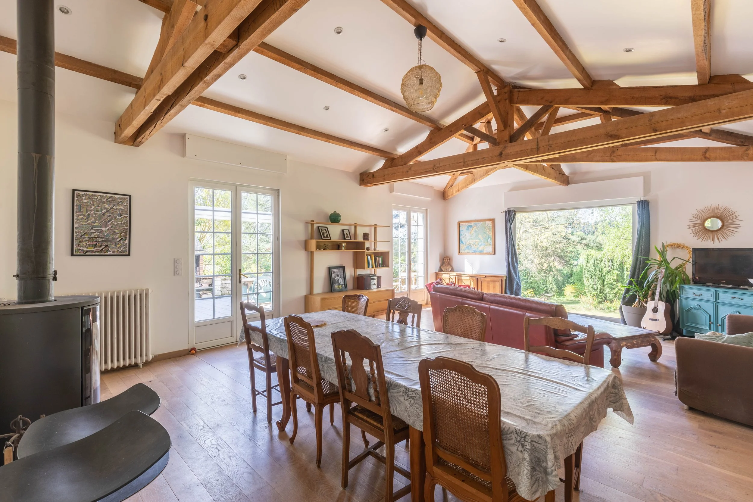 shooting immobilier nantes maison poutre apparente beaux volumes lumière naturelle grand angle mise en valeur bien