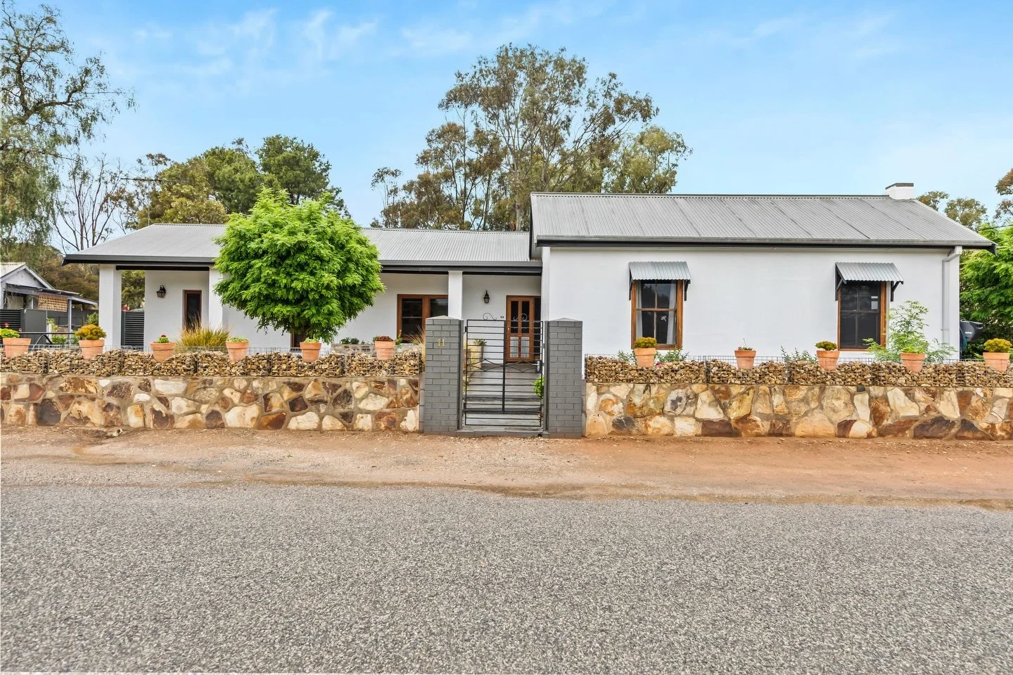 Spring photoshoots bring blooming gardens and fresh colour, and with summer now here we&rsquo;ve got months of great weather ahead for stunning property shoots that elevate every listing.

#realestateadelaide #adelaiderealestate
#adelaideproperty #ad