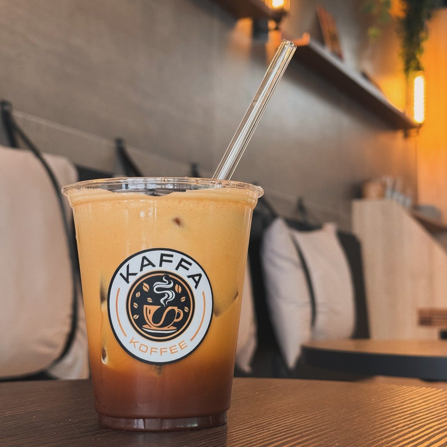 Venez d&eacute;gustez l&rsquo;espresso frapp&eacute; ! Un double espresso, des gla&ccedil;ons et un shaker ;-). Une boisson fra&icirc;che, d&eacute;salt&eacute;rante et toutes les caract&eacute;ristiques de notre espresso @ungrainaparis. #cafe #coffe
