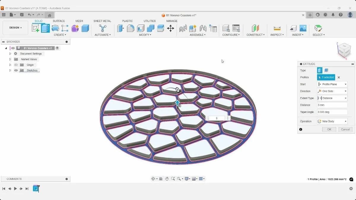 Fusion Extrude tool creating a 3 mm Voronoi coaster as a new body.