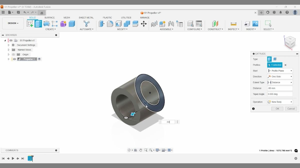 Fusion extrude operation creating the cylindrical propeller hub body.