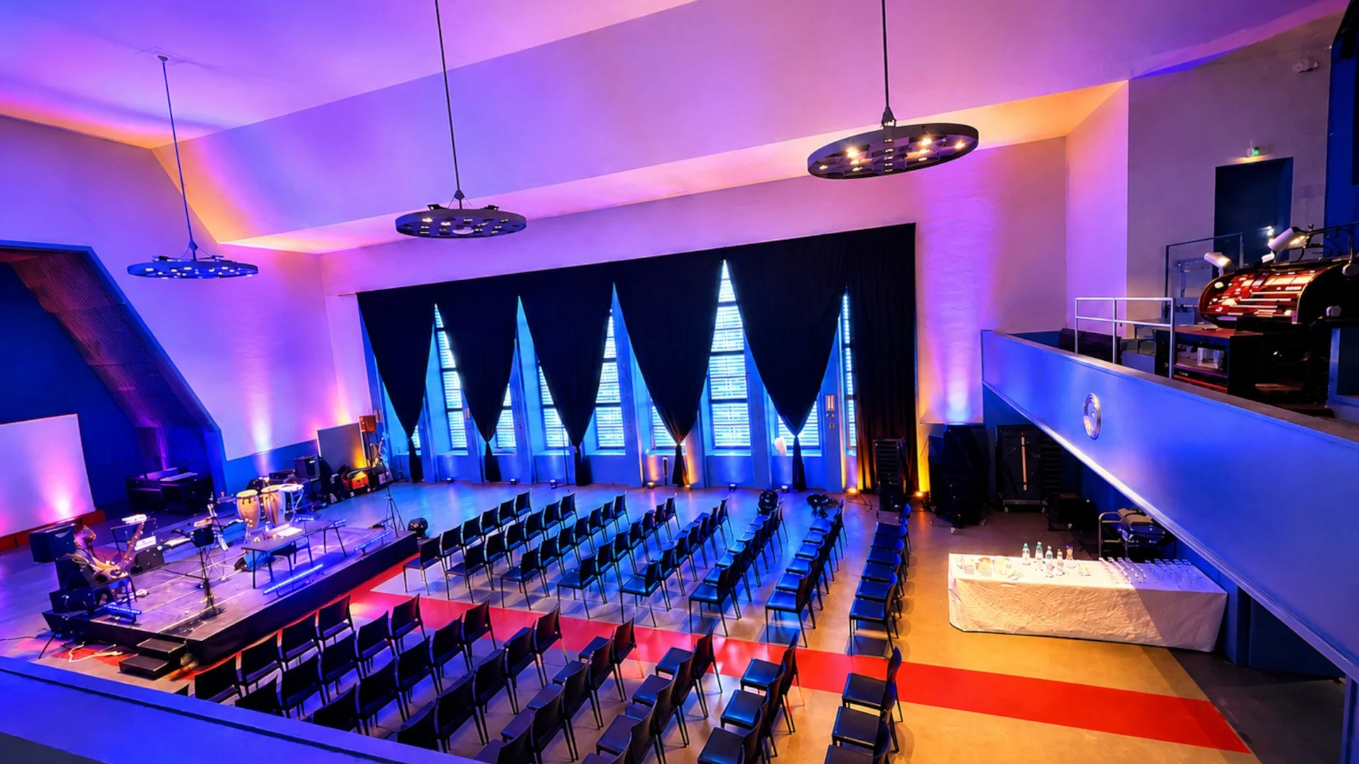 KIRCHENSAAL_2.jpg