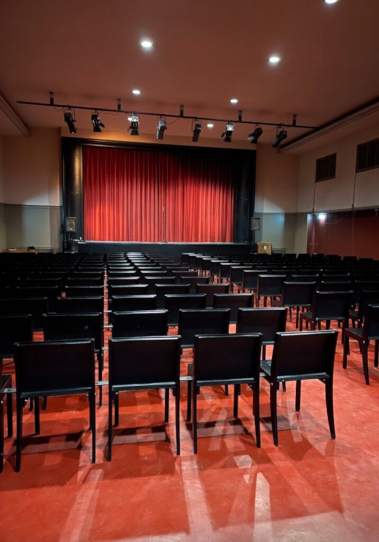 THEATERSAAL_4.jpg
