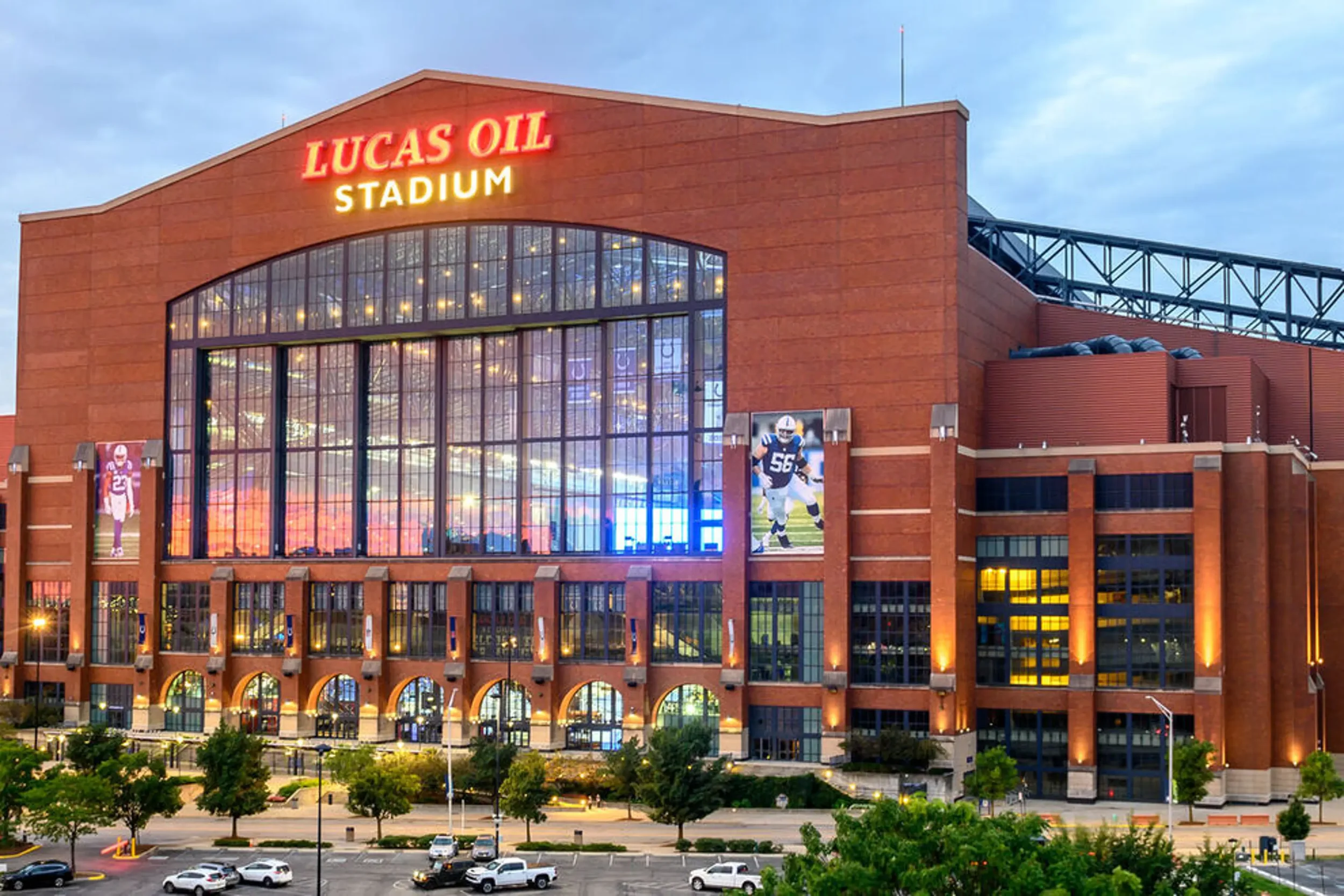 Lucas Oil Stadium Visitor Guide: Parking, Restaurants &amp; Where to Stay