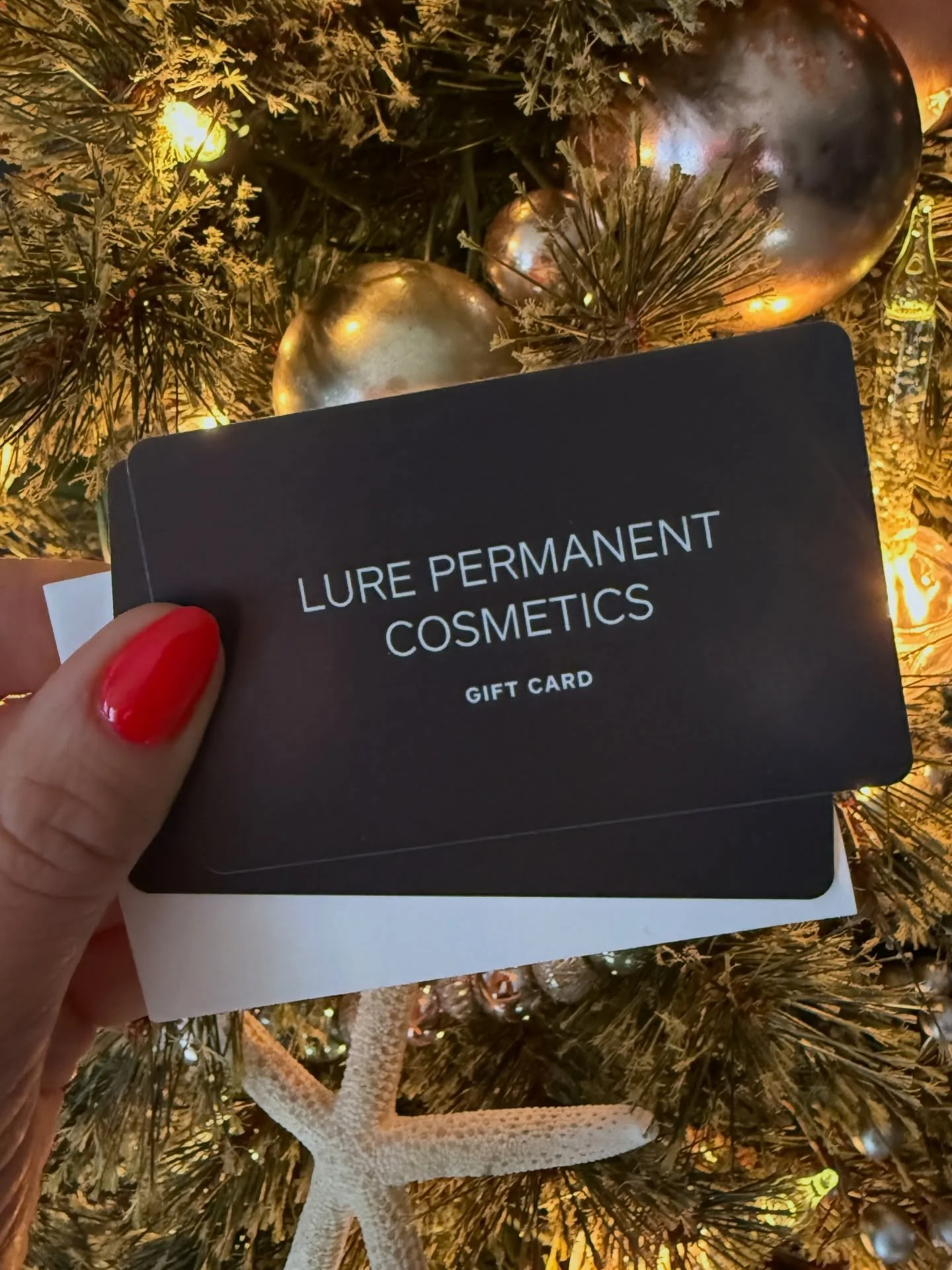 There&rsquo;s still time 🎁 and because gift ideas are hard.
Brows, brow lamination, lash lifts, Lipblush, Eyeliner, restorative tattoo&hellip; are all gifts that keep on giving. 

Don&rsquo;t have time to come in? 
Online Gift cards also available f