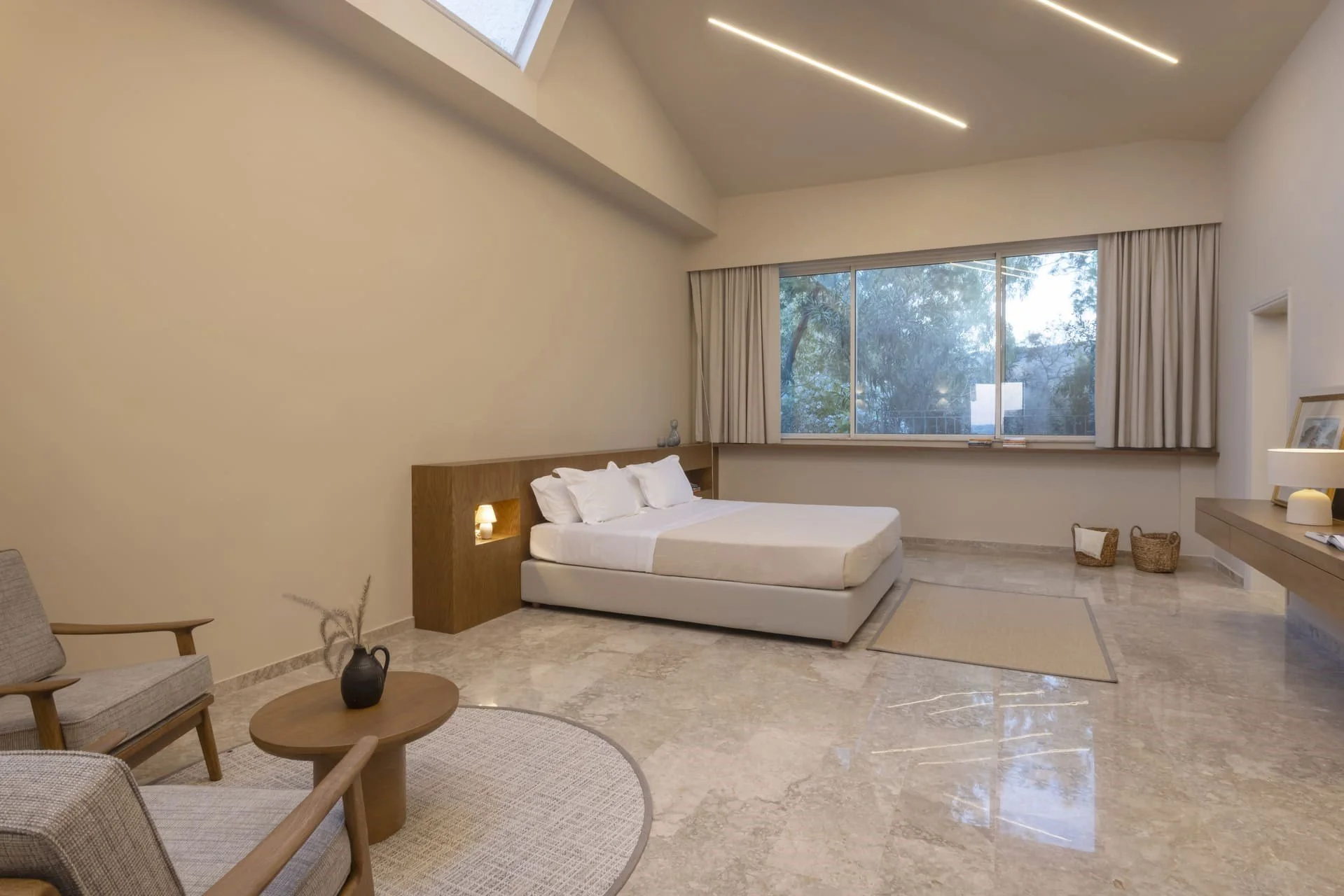 Onyx Luxury Room Main.jpg