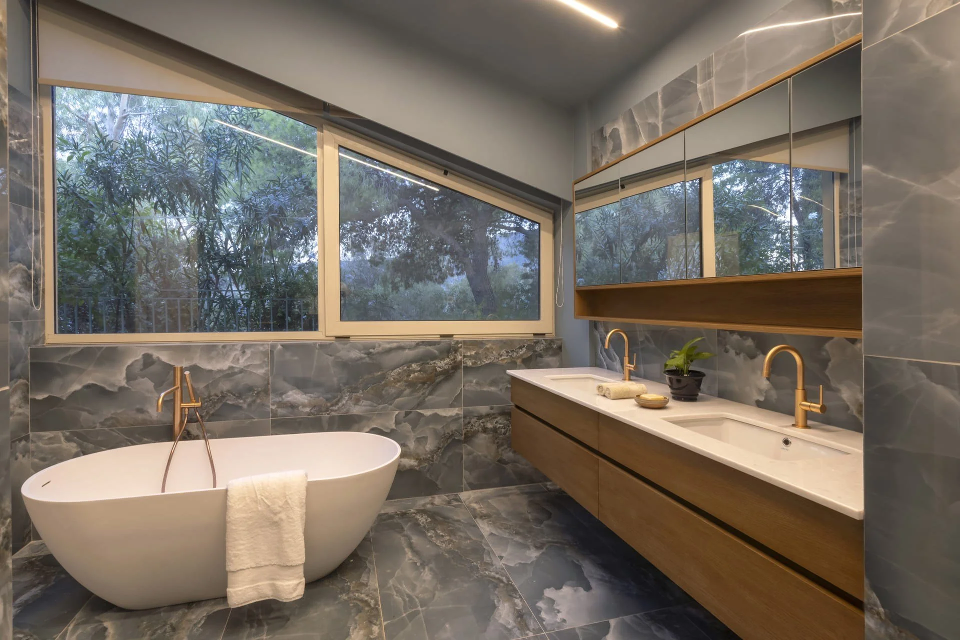 Onyx Luxury Room.jpg