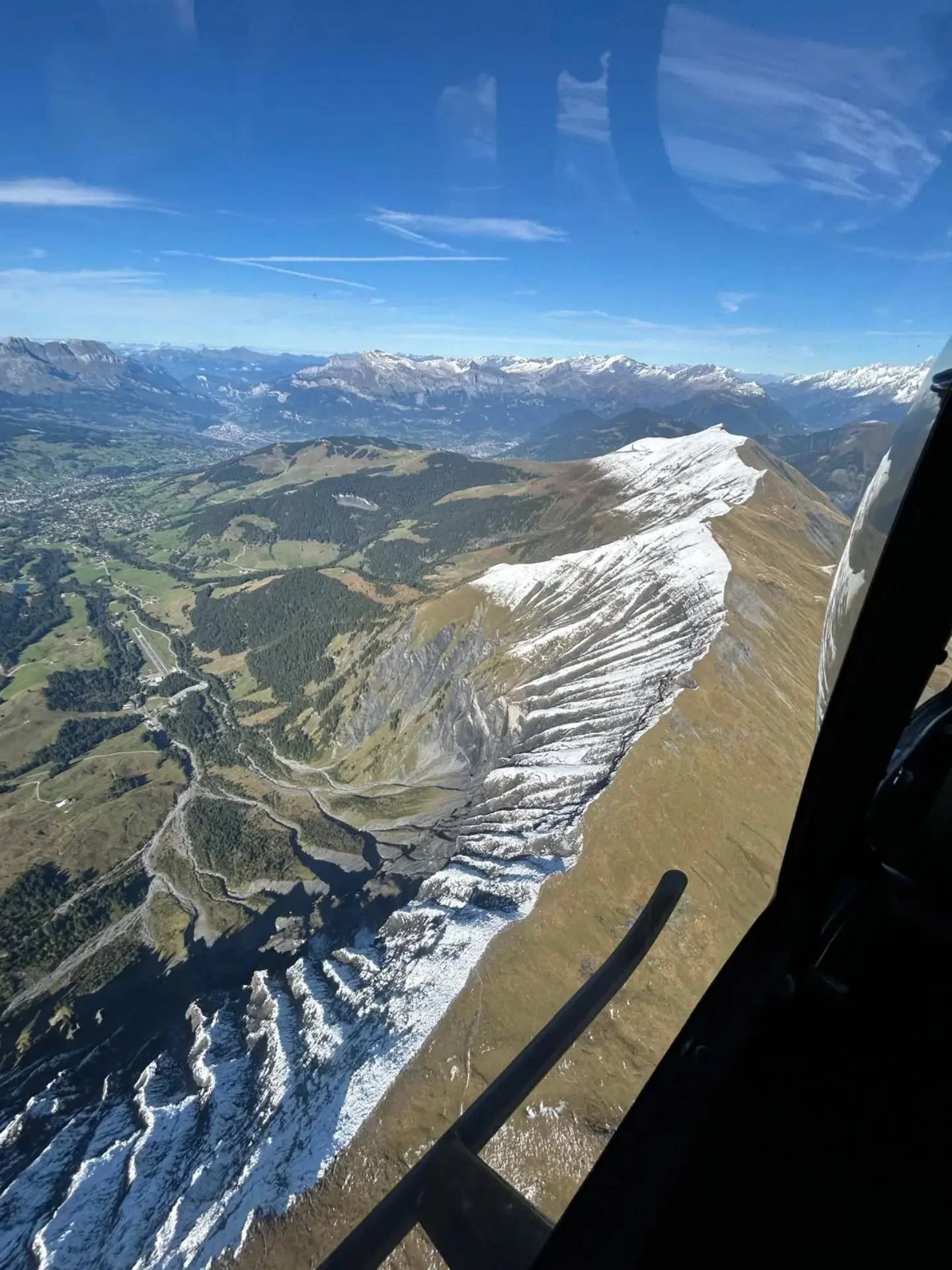 Mountain Lines ! 

http://mountainhelico.com

#Mountain #MountainHelico #Helicoptere #Helico #Pilot #Pilote #Line #Lines #Vol #Fly #Passion #Snow #Neige #Alpes #Alps #Savoie #RhonesAlpes #France #R44 #High #Altitude #Megeve