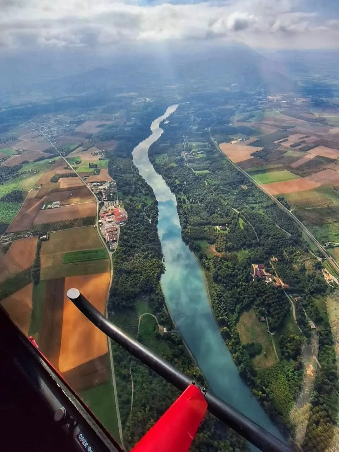Picture ! 

http;//mountainhelico.com

#R44 #Pilot #Pilote #Pilotage #Helico #Helicopter #Paysages #Nuages #Meteo #MountainHelico #Mountain #RhonesAlpes #Massif