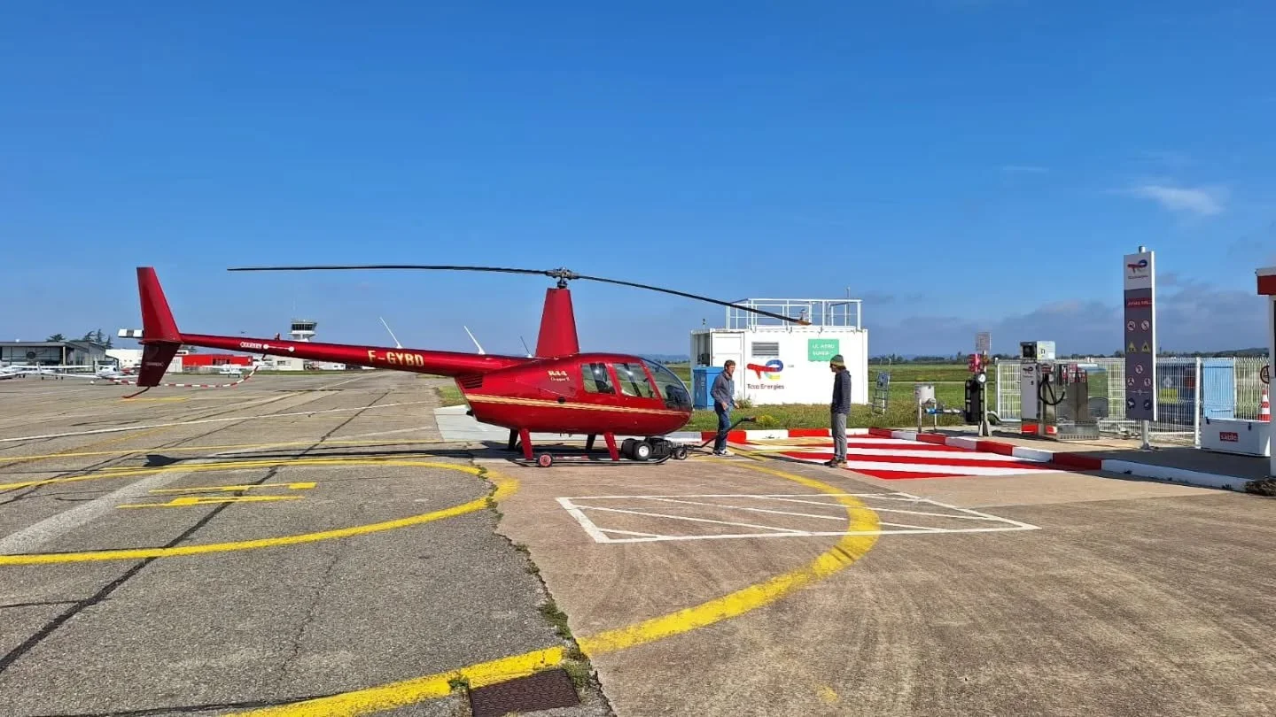 Fuel... 

http://mountainhelico.com

#Fuel #Pilot #MountainHelico #Fly #Vol #Aero #Air #Pilotage #R44 #Aeroport #Mountain #Helicopter #RhonesAlpes #Carburant #Helico