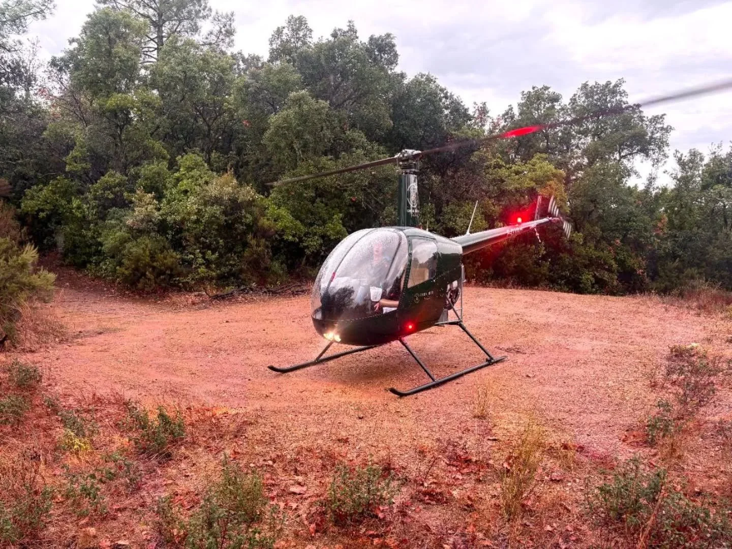 R22, pas la machine id&eacute;ale mais &ccedil;a pose partout ! CPLH. 

http://mountainhelico.com

#Helico #CPL #Fly #Vol #Passion #Formation #Instruction #Apprentissage #Pro #PilotePro #Pilot #France #Sud #Performance #Commercial #Helicoptere #Helic