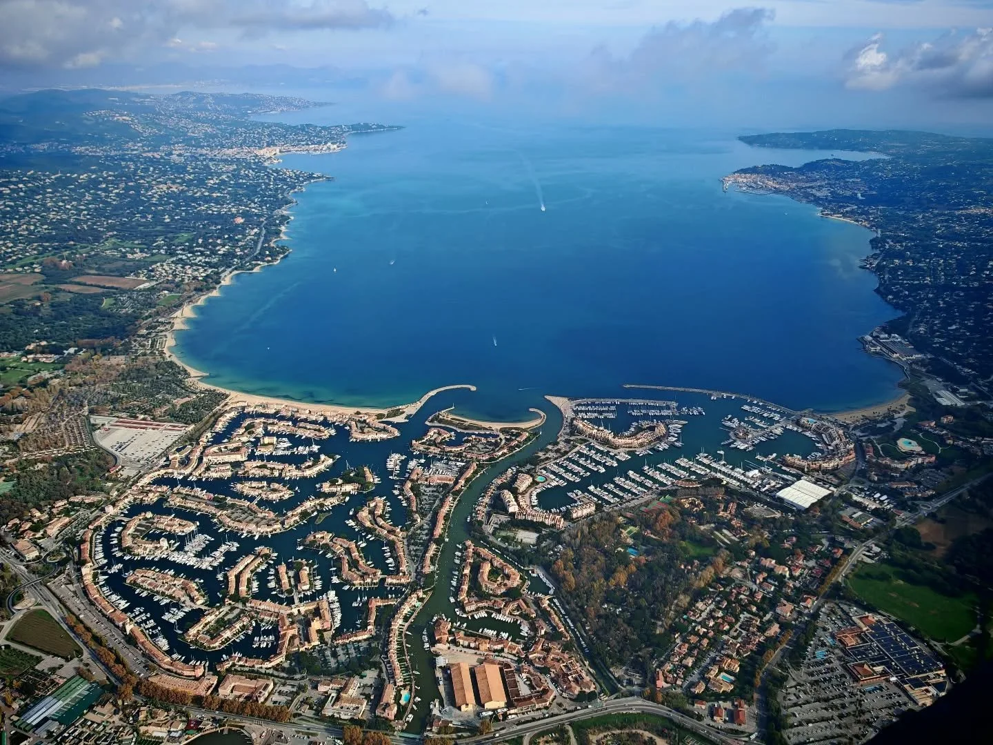 La M&eacute;diterran&eacute;e en h&eacute;lico ! 

http://mountainhelico.com

#Helico #Fly #Vol #Passion #Mediterannee #Fly #CPL #Pilot #Pilote #France #ATPL #Licence #Formation