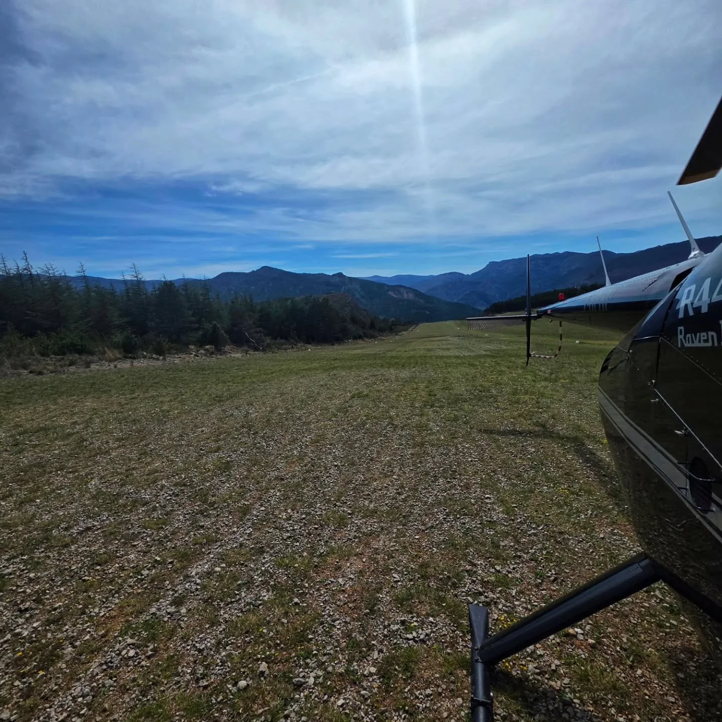 Long rural runway ! 

http://mountainhelico.com

#Helico #R44 #Pilot #POV