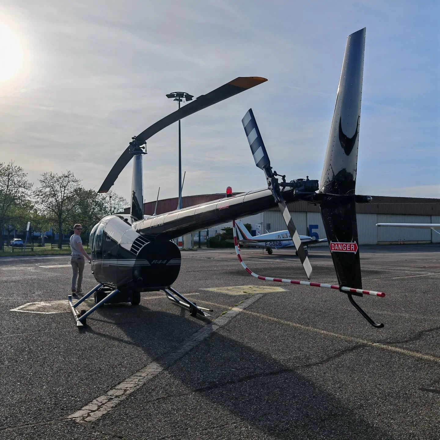 Debrief, shutdown, done.

http://mountainhelico.com

#Helico #Fly #Vol #Pilot #Pilote