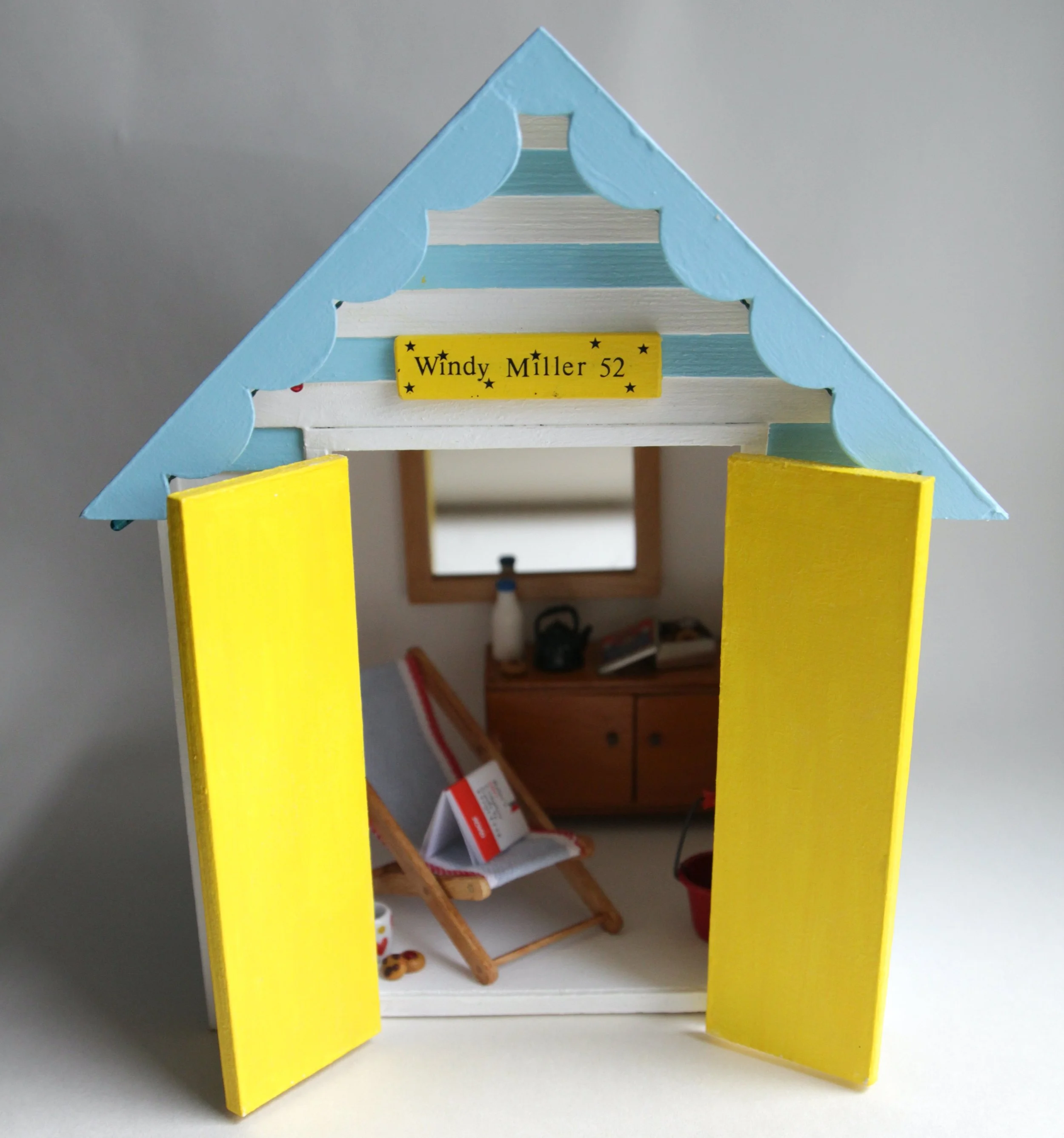 Windy Miller - miniature model beach hut