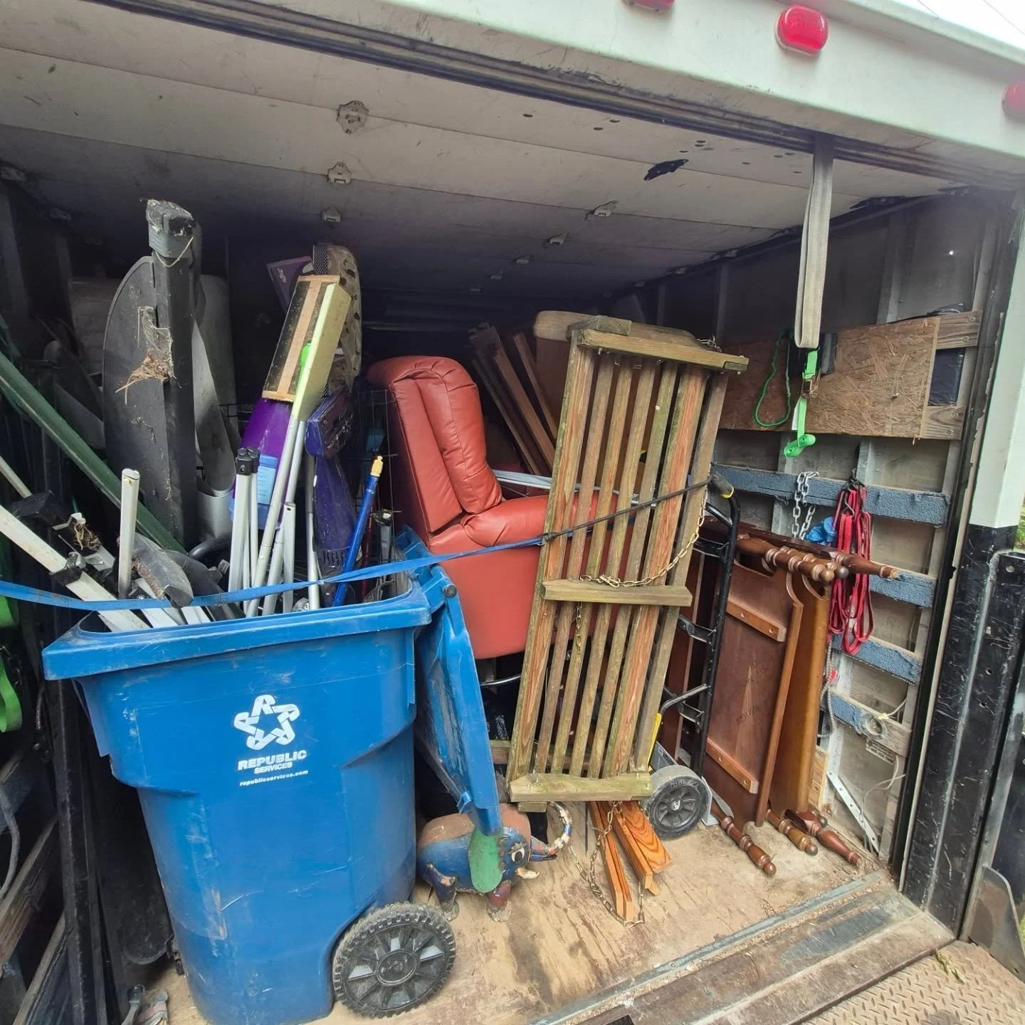 #cleanout
#junkremoval

Big jobs are great jobs!

3.5 truck loads and minimal amount ended up in the landfill @buncomberecycles , A good bit to @ashevillerestore , and some to @goodwillinl

#ittakesavillage
#reduce
#reuse
#junk
#recycle

828-767-5406