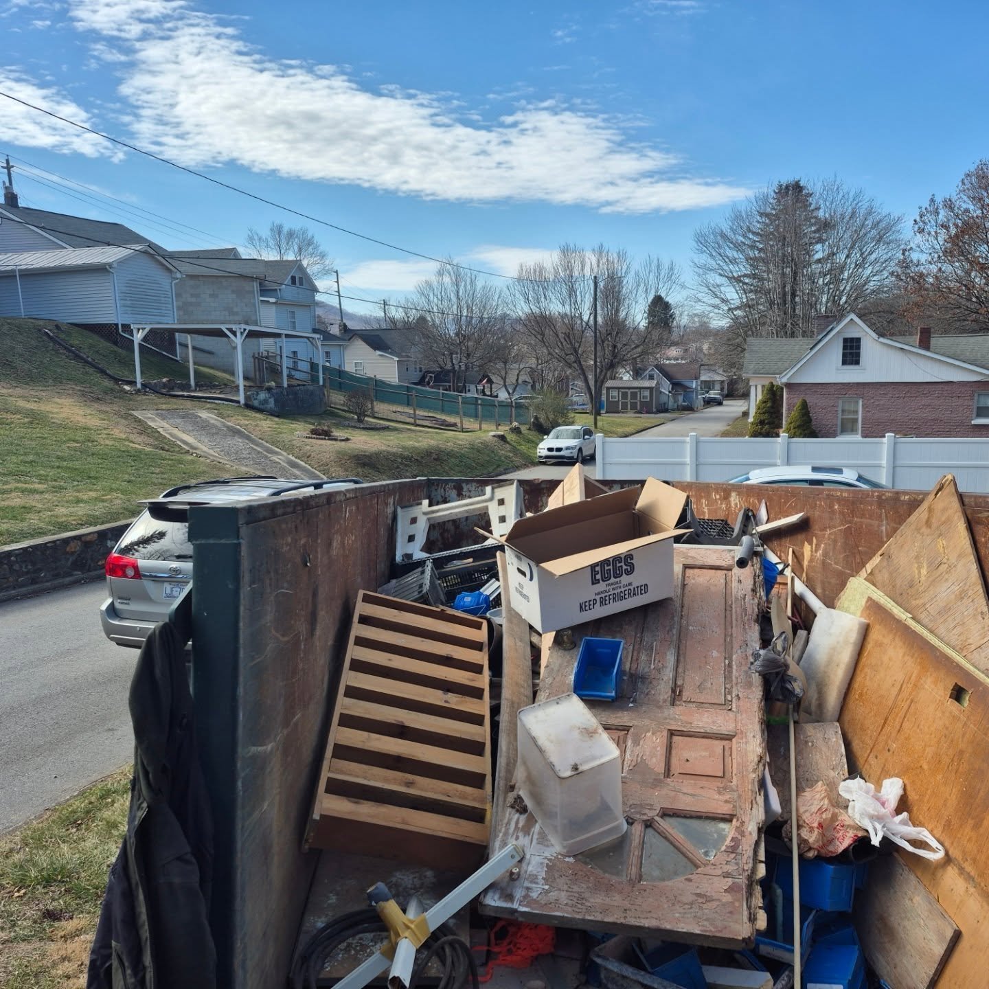 #junkremoval
#hiredhands
#allhandsondeck

828-767-5406 - Call or text today!