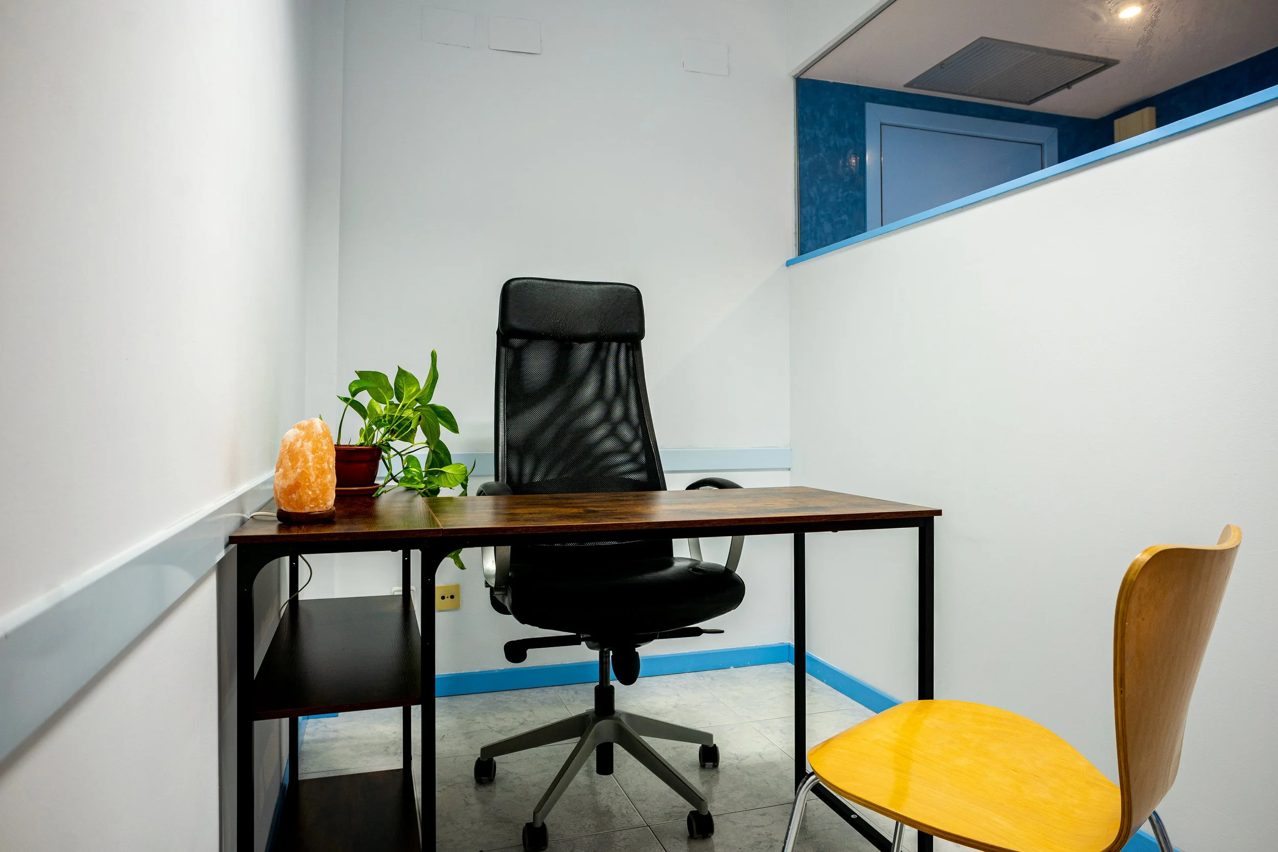 Sala petita i acollidora per a sessions individuals