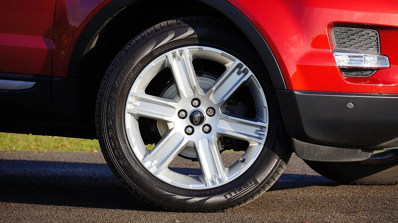 range-rover-1806932_1280.jpg