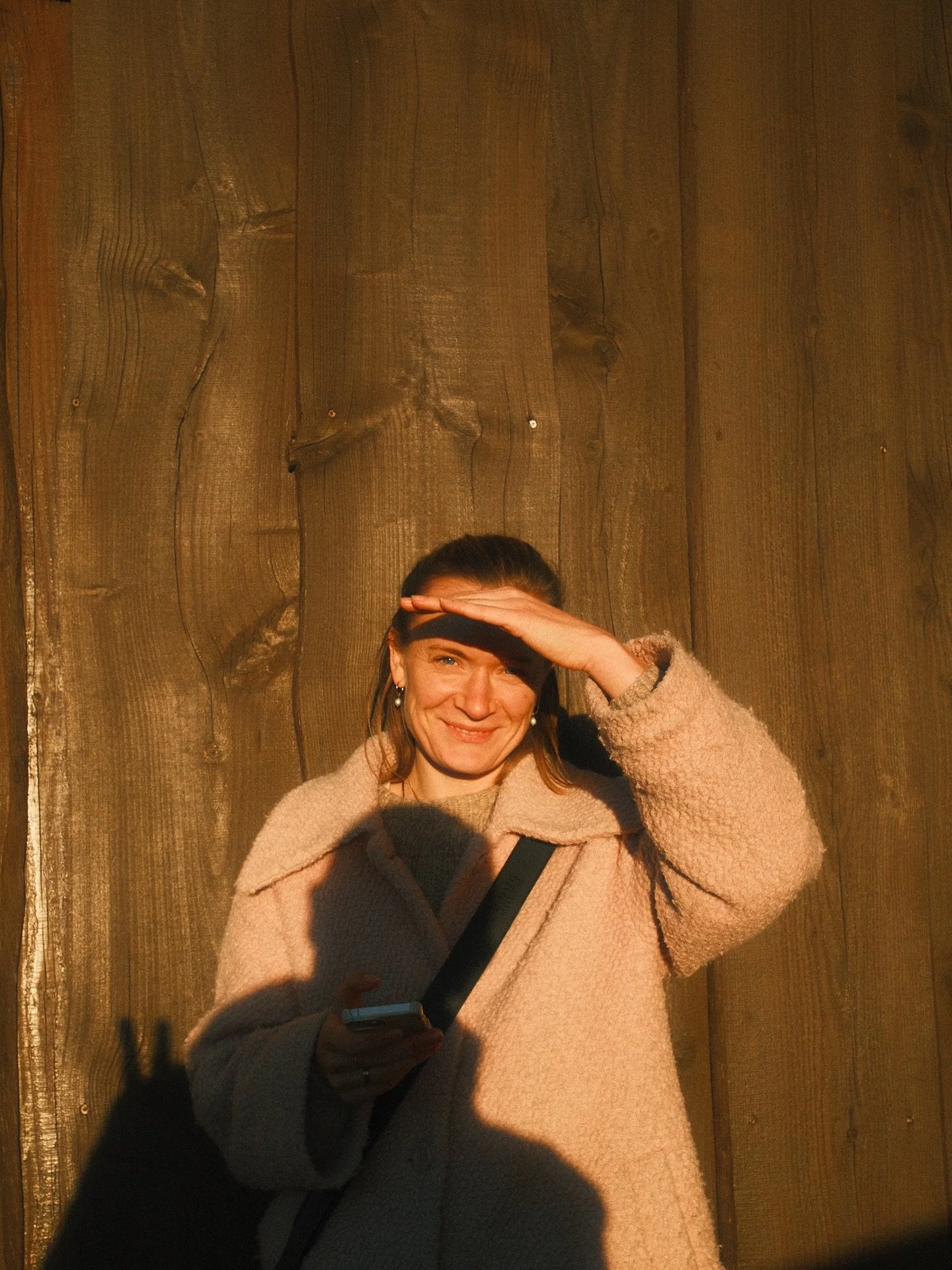 Hej, jeg er Louise ☺️

Hustru, mor og familiecoach - med et k&aelig;mpe hjerte for de relationer, der betyder allermest: dem, vi lever i derhjemme 💕🥹

Jeg hj&aelig;lper familier med store f&oslash;lelser med at skabe en gladere hverdag - med f&aeli