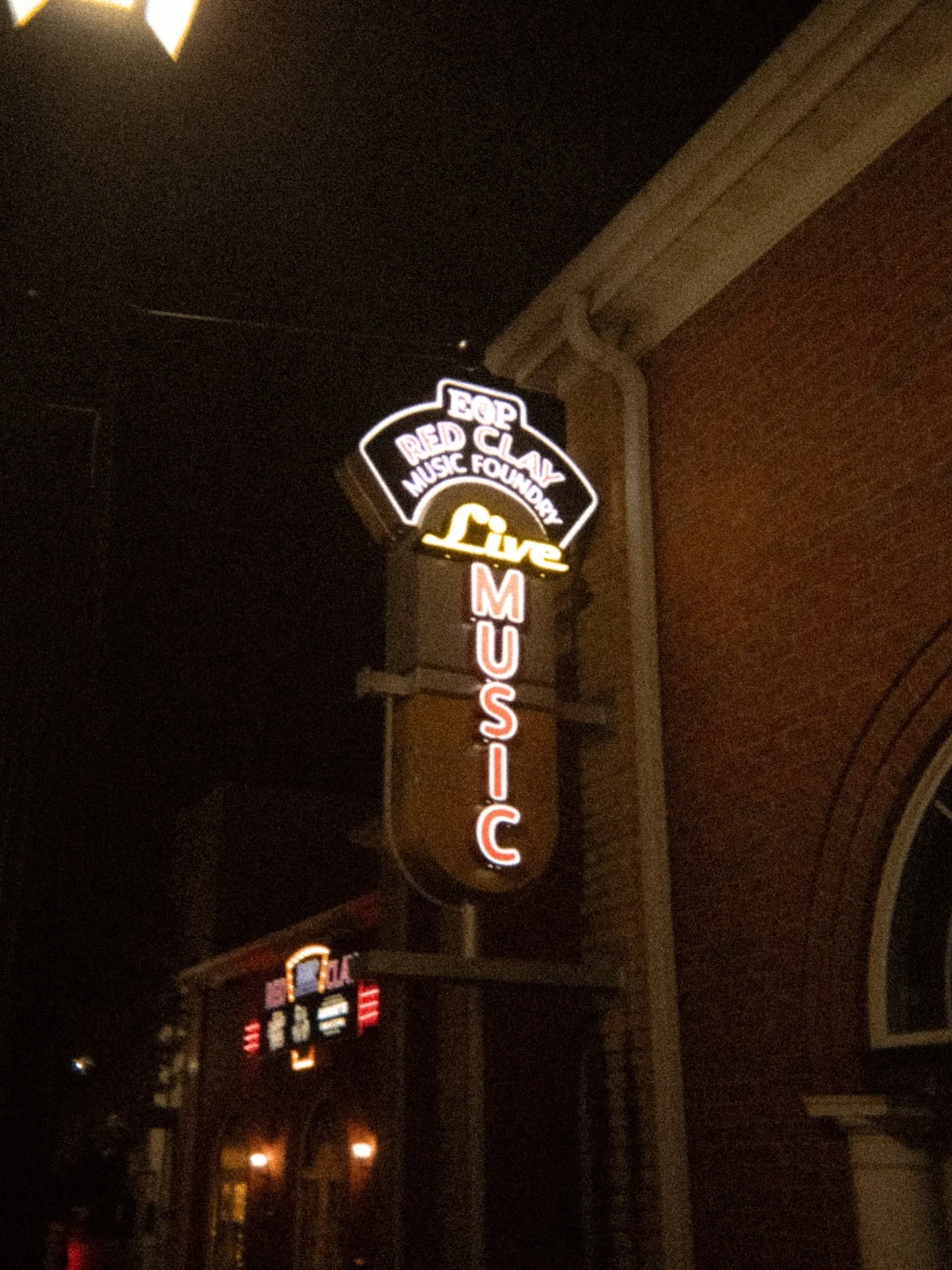 Had some fun in the rain tonight with this Pocket Dispo lens in downtown Duluth! 📸 Definitely not the nostalgia of a real disposable camera, but it&rsquo;s got a little bit of a vibe going on. Worth the $60 to try it out!