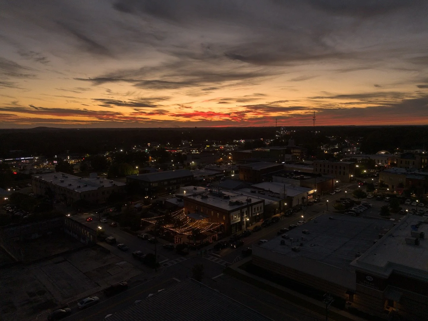 Downtown Winder has had some of the most beautiful skies lately. 🌅 Just a sign that fall is upon us. 🍂