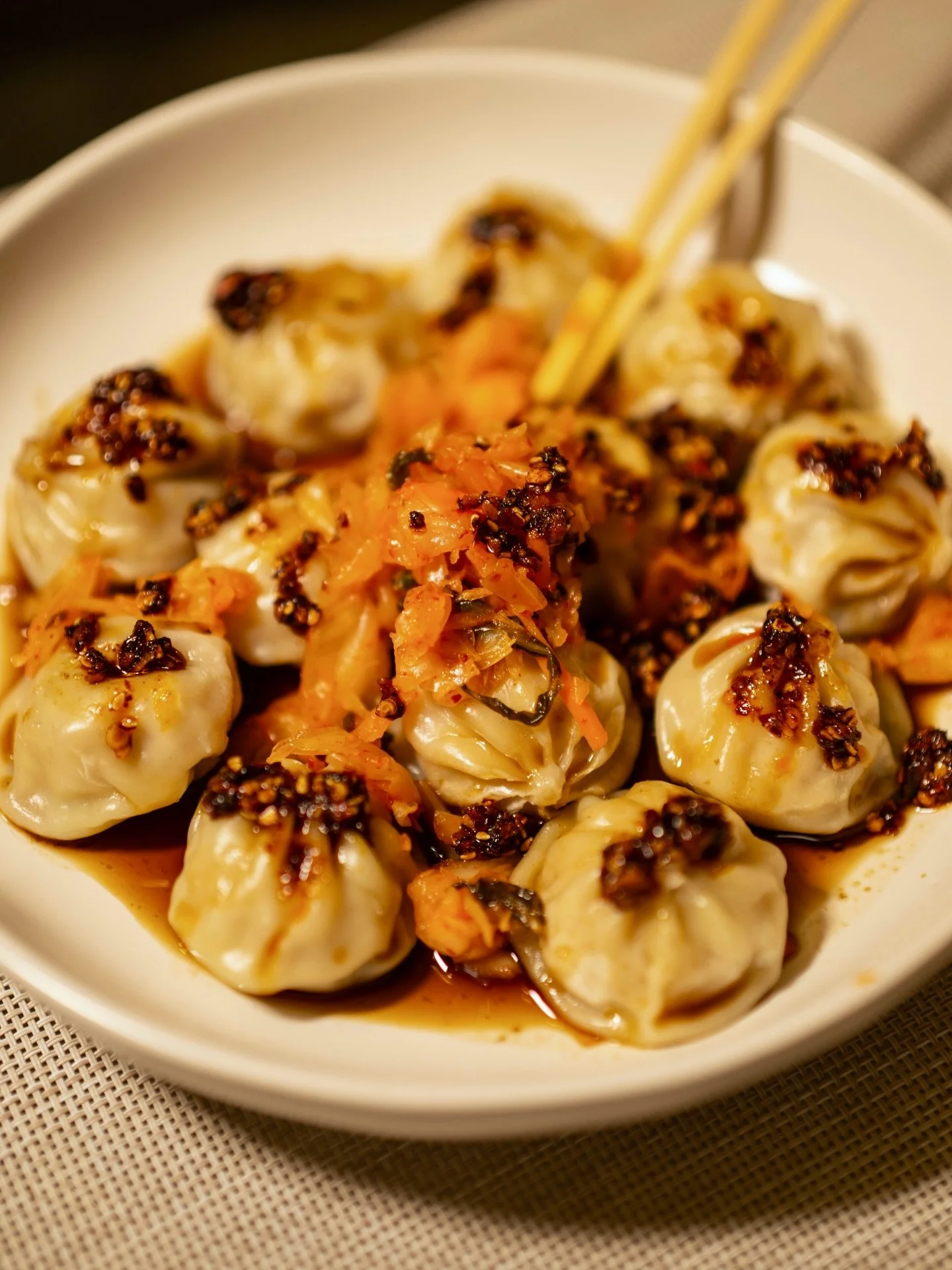 Bibigo Chicken &amp; Vegetable Soup Dumplings with Chili Crunch &amp; Kimchi. 🥟🌶️

12 Dumplings:
- 550 Calories
- 30g of Protein
- 60g of Carbs
- 14g of Fat