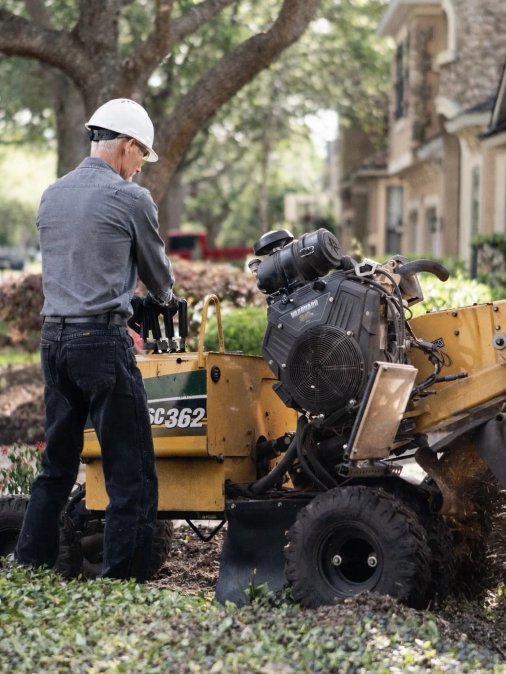 In Jacksonville shooting for Easter Weekend at @impactchurchofficial ? Might as well extend the Airbnb a couple days and shoot some content for @vermeersoutheast ! 🦺

Shout out to the crew of Alpha Tree Service and the team from the Jacksonville off