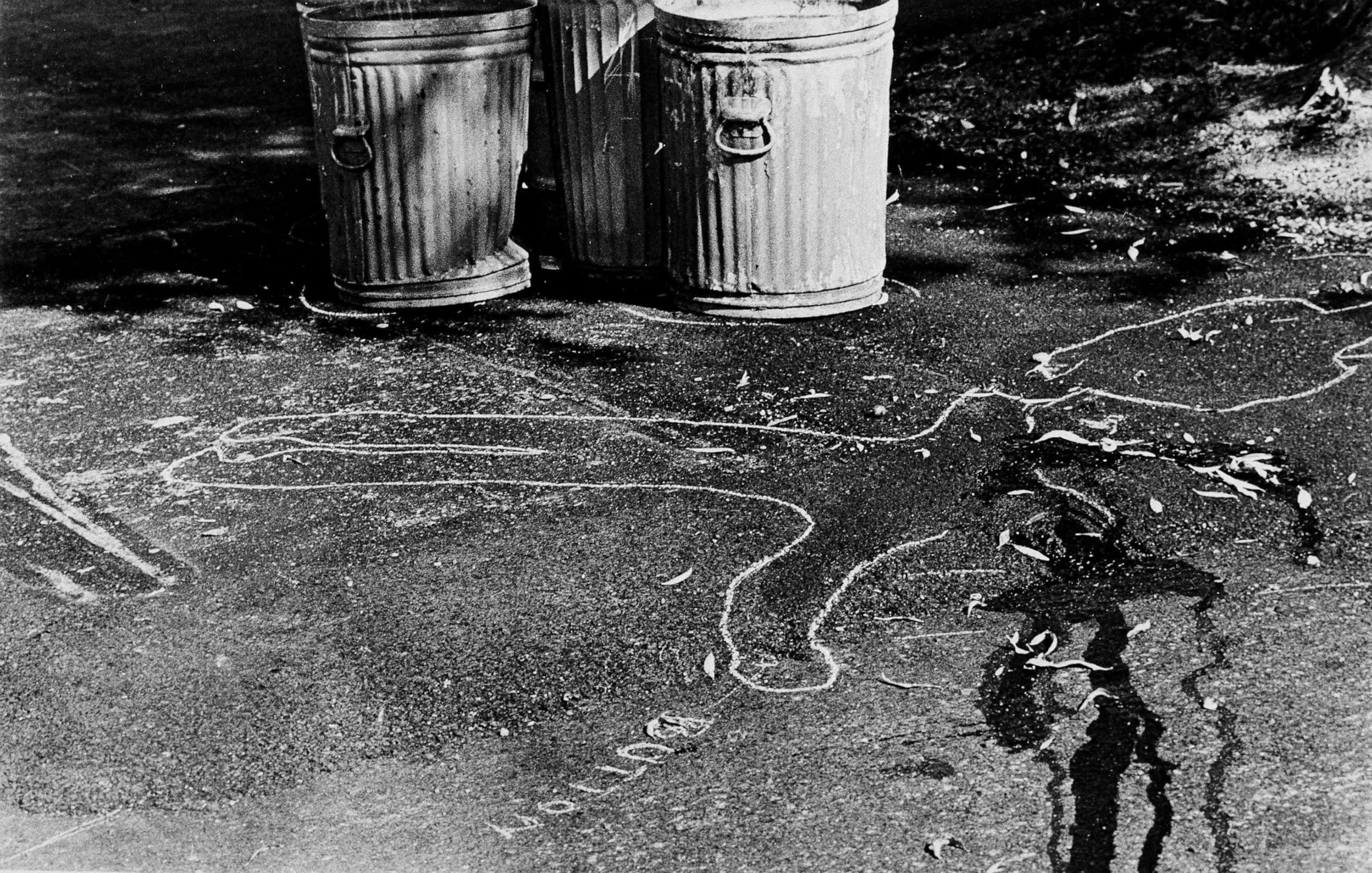 1980s-nycs-dark-side-crime-red-light-drugs-horror-v0-gzpebvtpnbfd1.jpg
