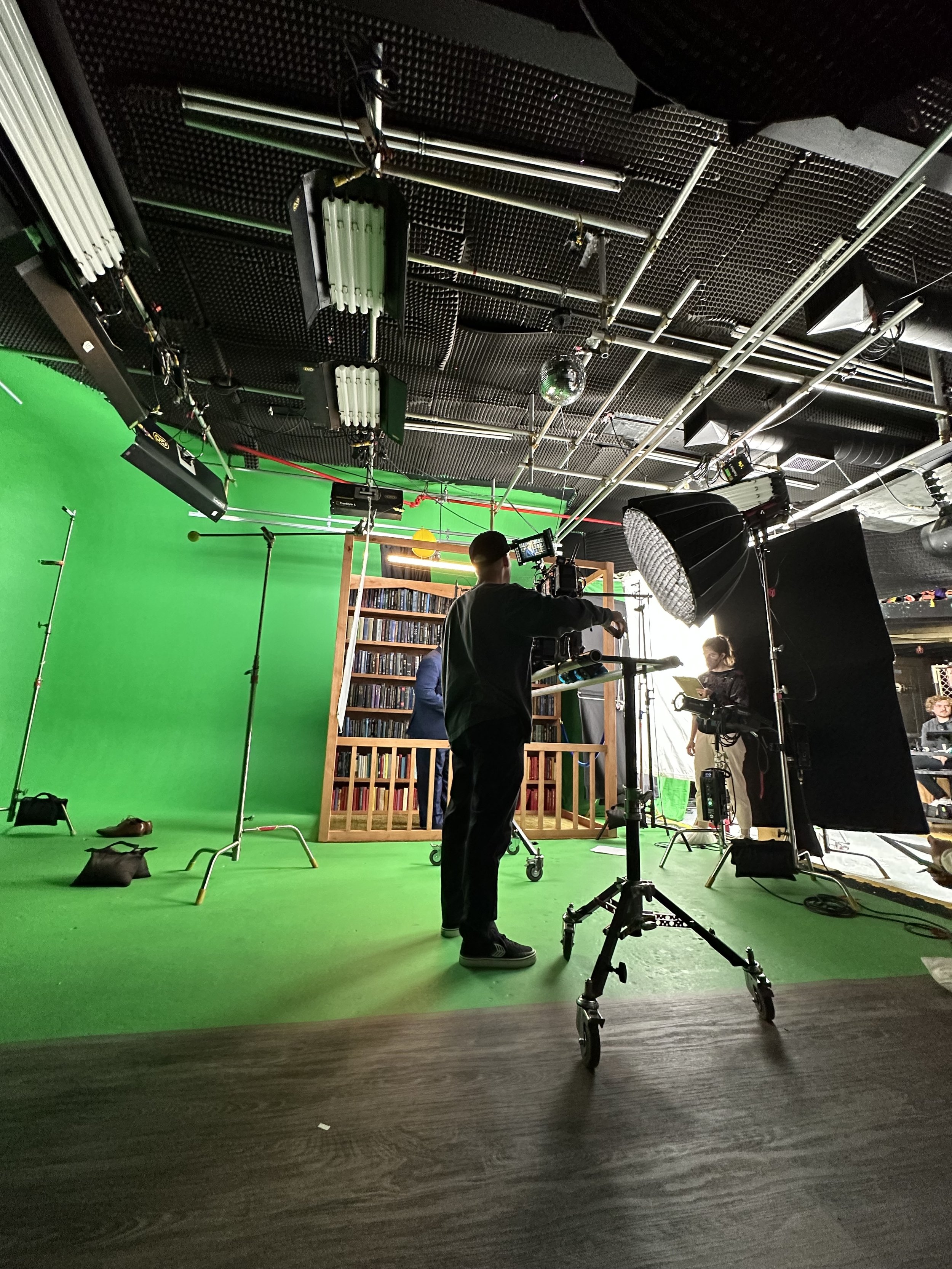 Gaffer setting up the key lighting.