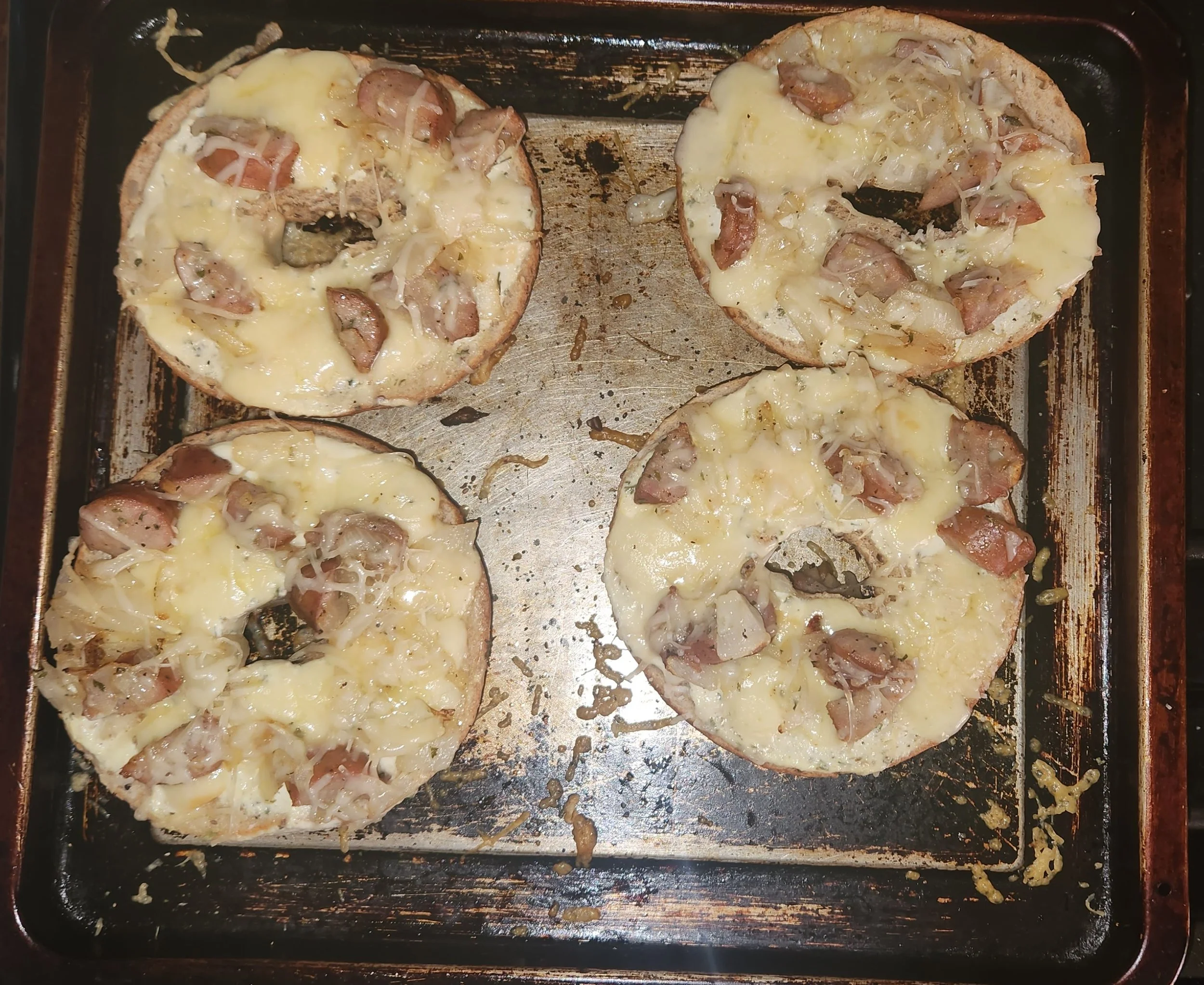 Bagel Pizzas with Greek Yogurt Ranch Sauce