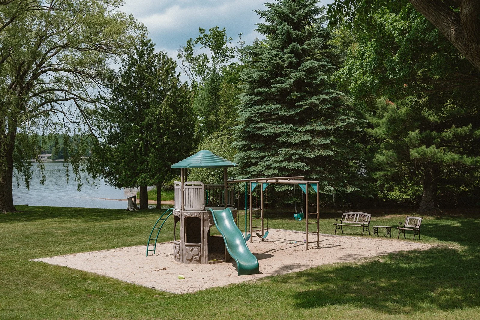 Brookside-Resort_LAKEFRONT_0003.jpg