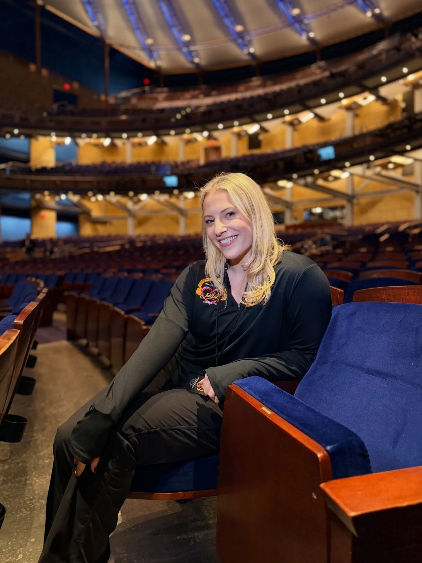 office views 🎭

4 months of roaring on tour with my fav group of humans @andjulietbway!! 

📸: swing sis @iam.robbie